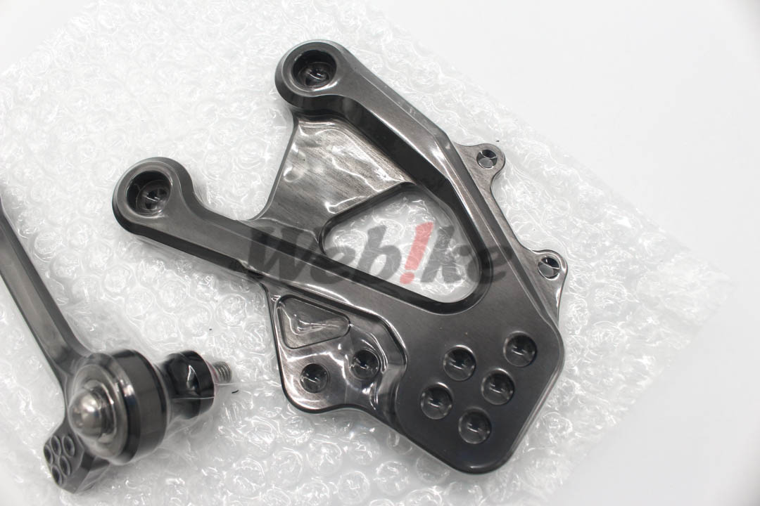 Footpeg Kit X-TREAD_材質