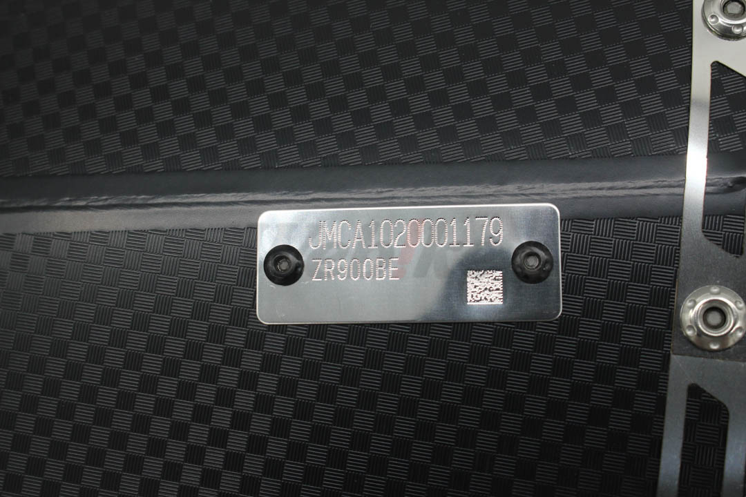 Slip-on R-11Sq R Cyclone EXPORT SPEC _特點