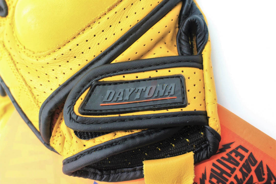 Gloves: Cowhide, Perforated Mesh Protected_特点 Gloves: Cowhide, Perforated Mesh Protected_特点