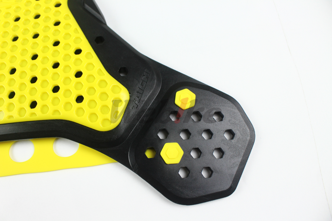 NXV018 CE LV.2 一片式护胸_特写