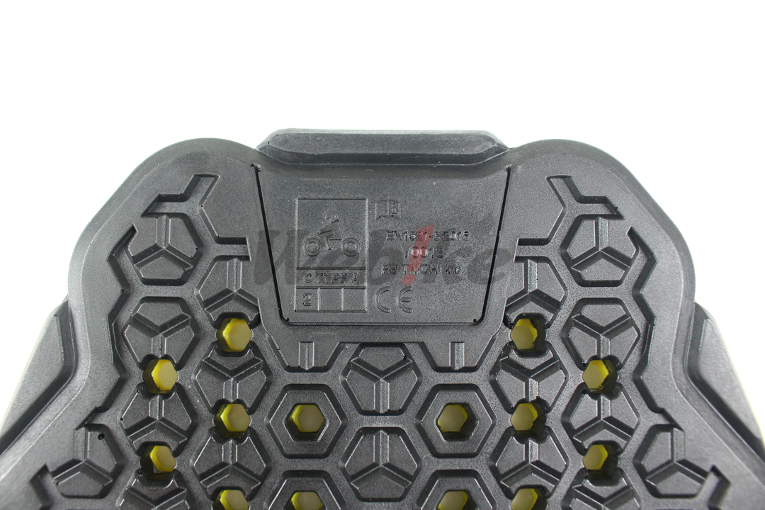 NXV018 CE LV.2 一片式护胸_材质