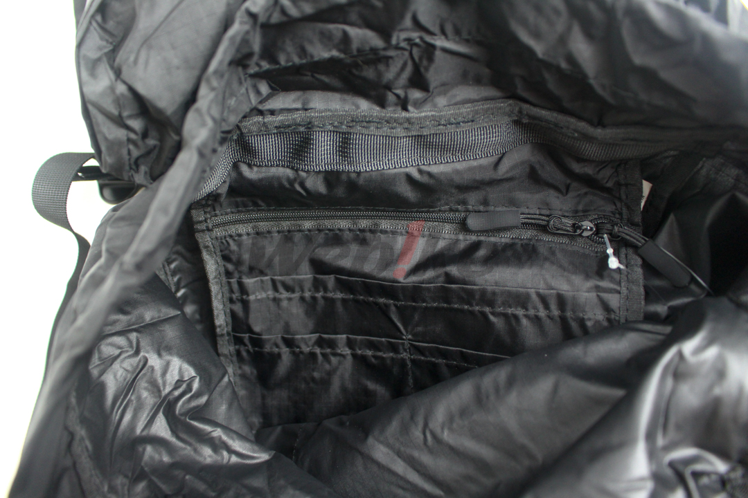 轻便型防水后背包 (黑)_特写