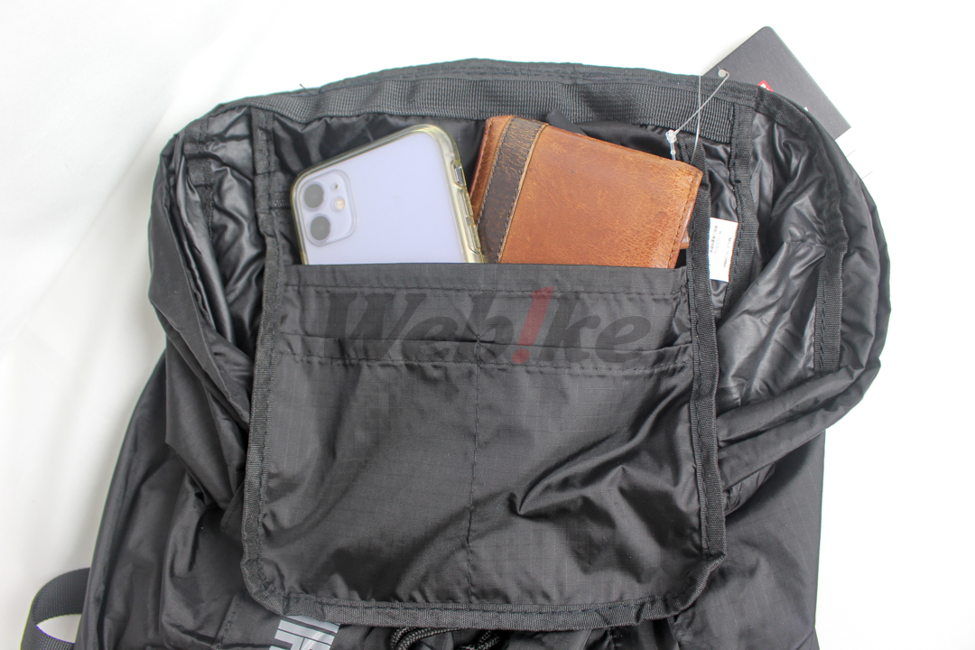 轻便型防水后背包 (黑)_特点