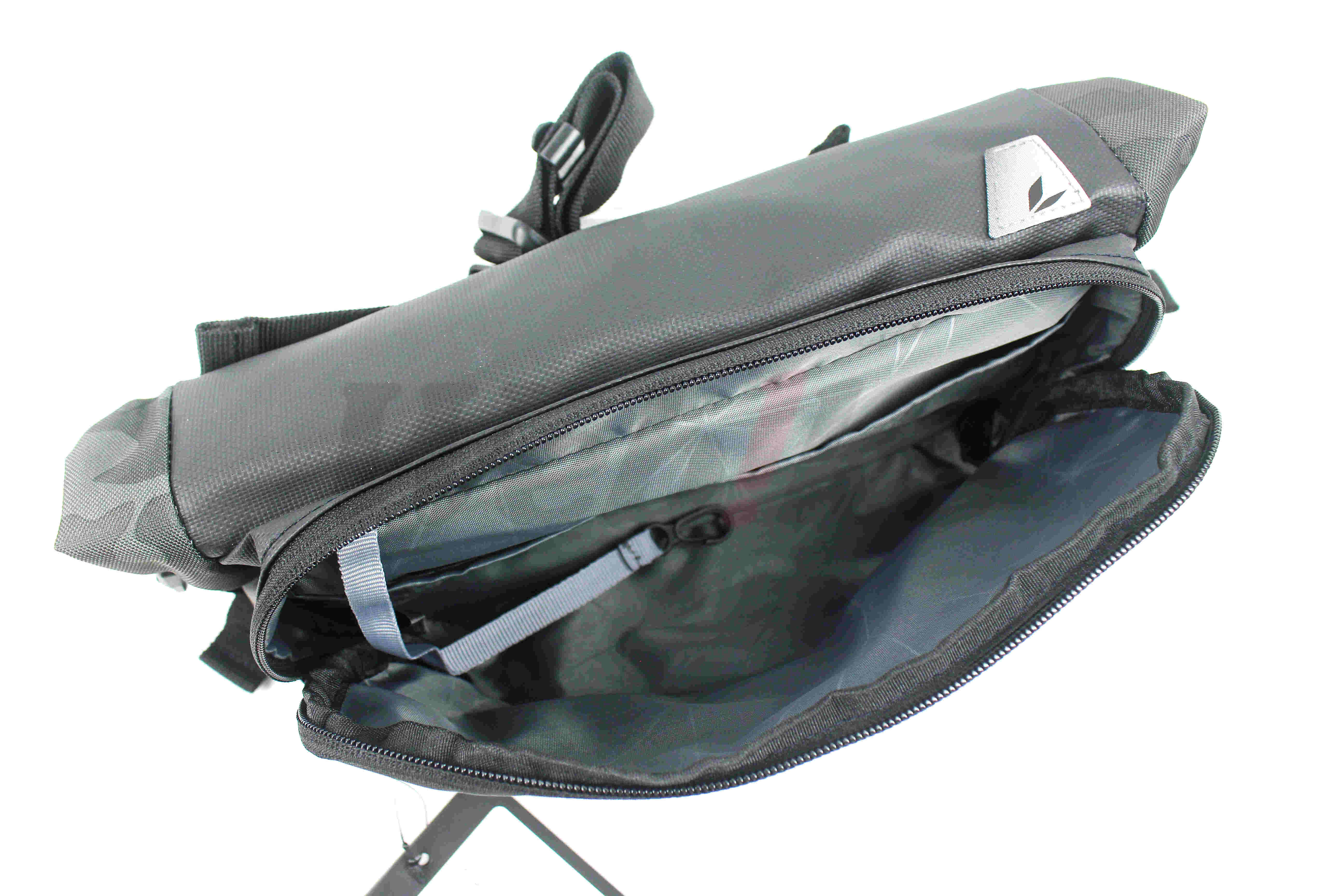 RSB279 防水臀包 5L (黑/白)_特写 RSB279 防水臀包 5L (黑/白)_特写