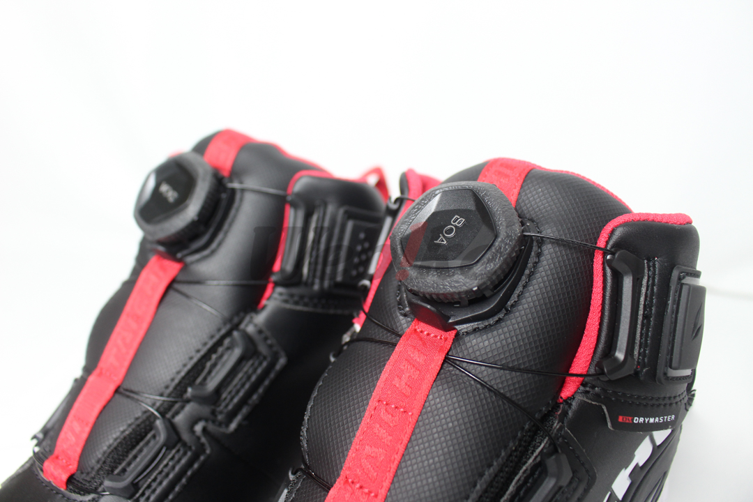 RSS013 防水透气车靴 (黑/白/红) DRYMASTER_特点 RSS013 防水透气车靴 (黑/白/红) DRYMASTER_特点