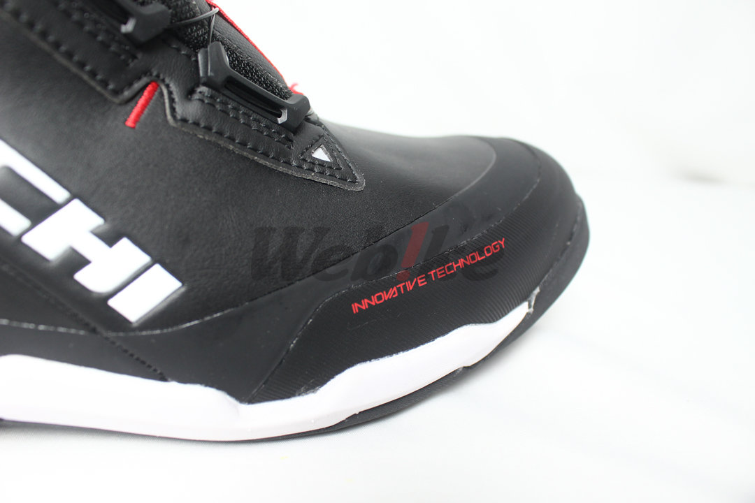 RSS013 防水透气车靴 (黑/白/红) DRYMASTER_特写 RSS013 防水透气车靴 (黑/白/红) DRYMASTER_特写