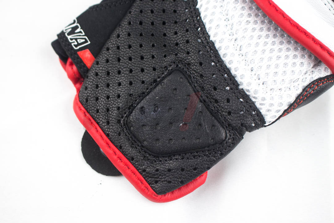 HBG-053 碳纤维护具 SPORTS 网格防摔手套 (黑/白/红)_特写