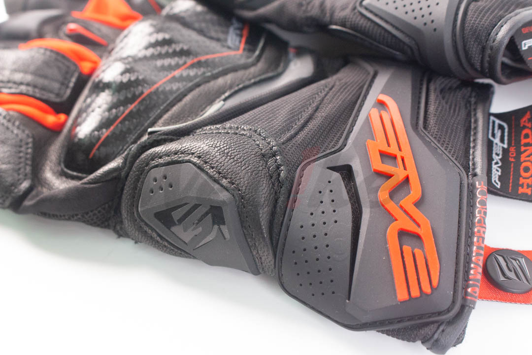 X-RIDER WP 手套_特写 X-RIDER WP 手套_特写