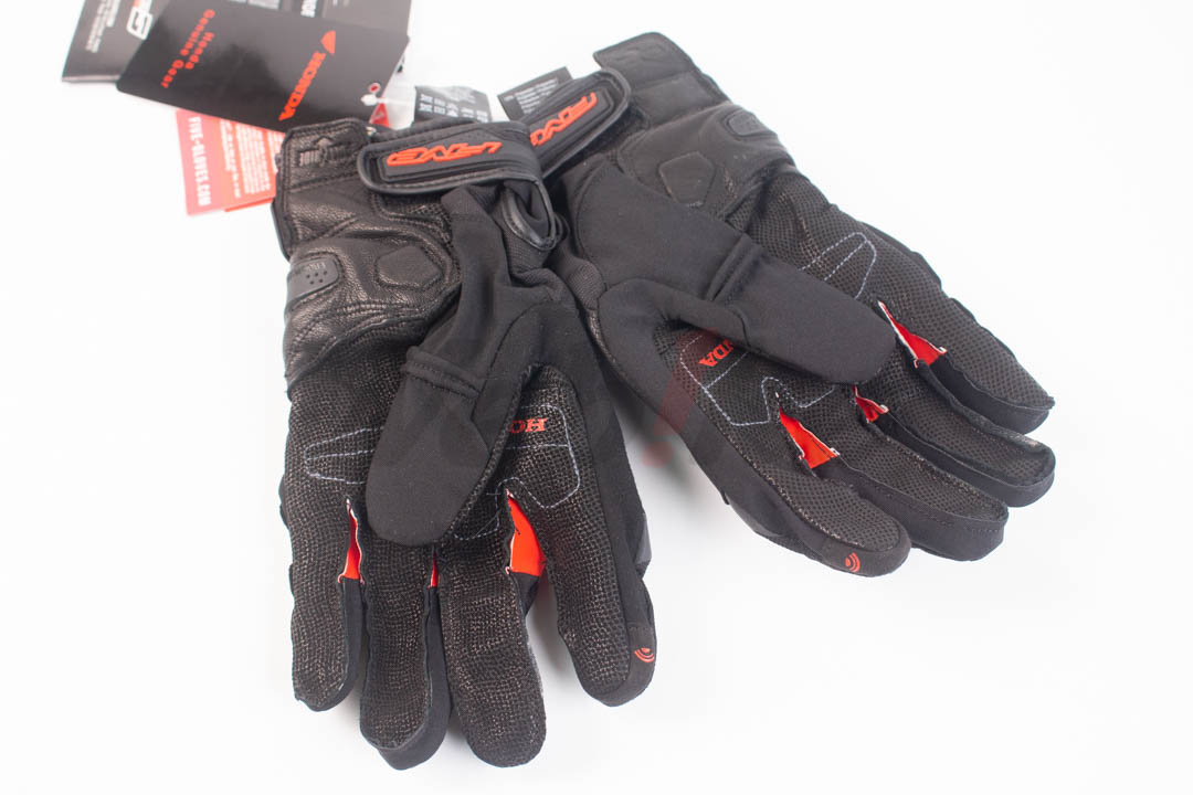 X-RIDER WP 手套_特写 X-RIDER WP 手套_特写