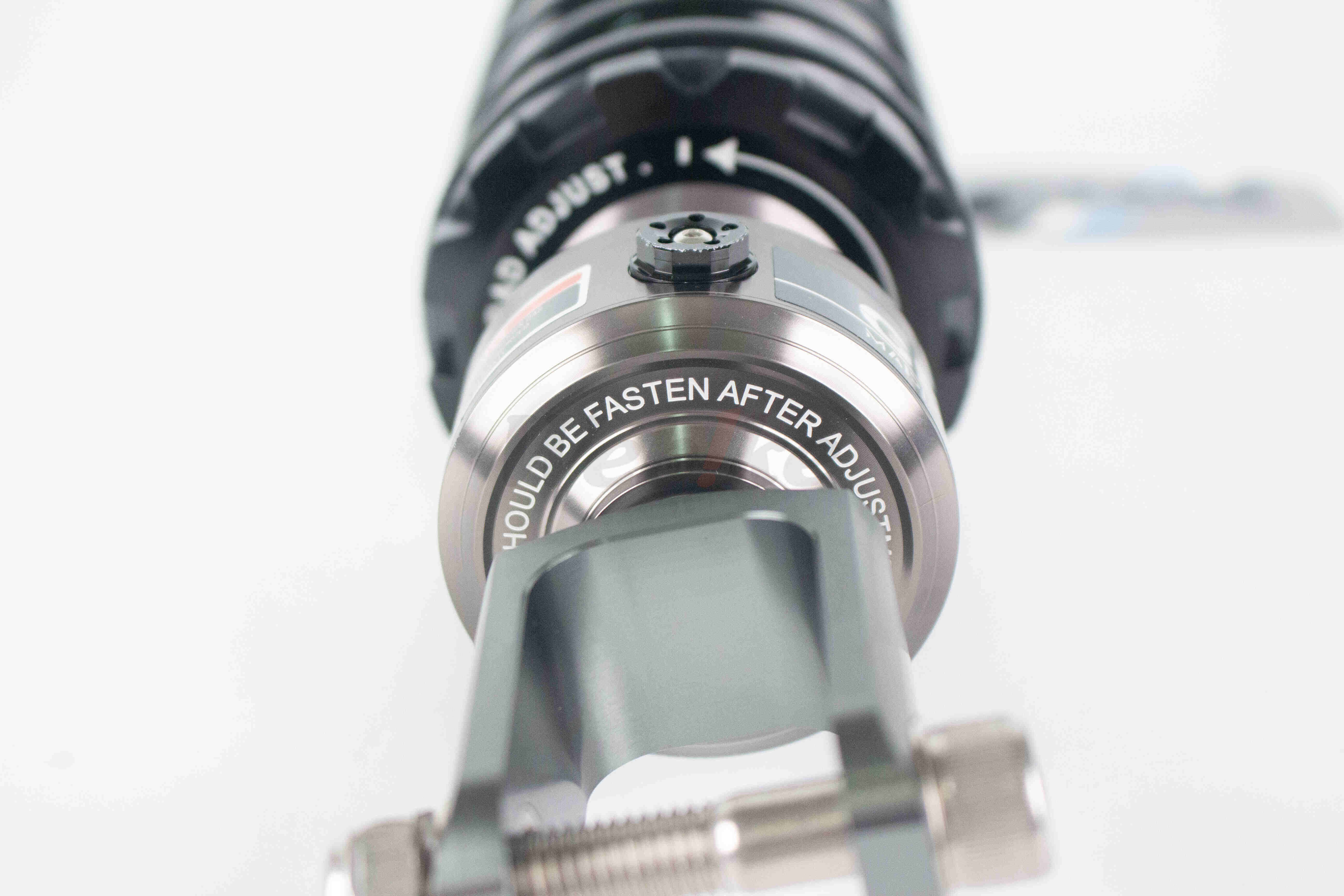 EV 后避震器 CRF150L_特写 EV 后避震器 CRF150L_特写