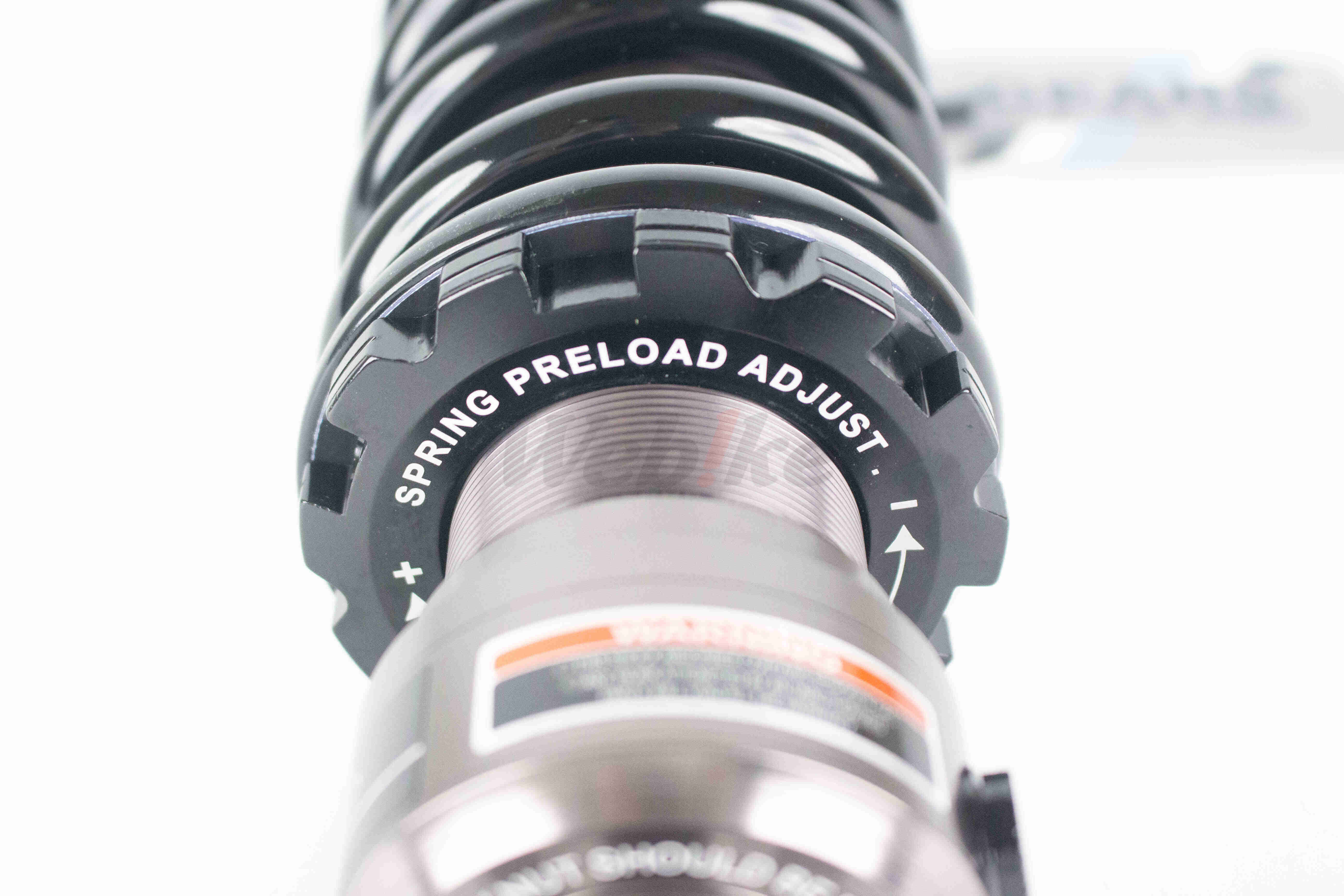 EV 后避震器 CRF150L_特写 EV 后避震器 CRF150L_特写