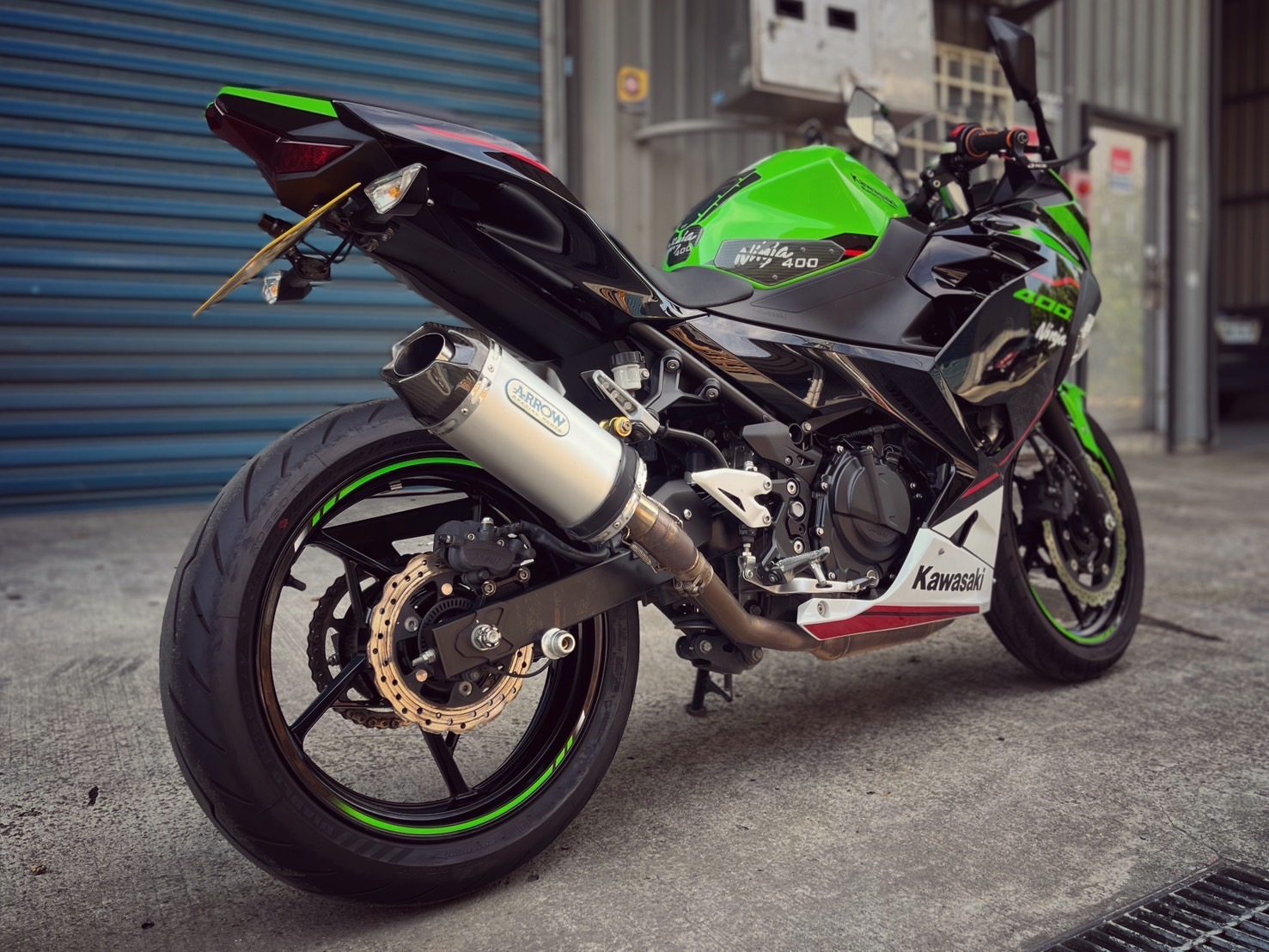 KAWASAKI NINJA400 - 中古/二手車出售中 KRT配色 眾多改裝 無摔車無事故 小資族二手重機買賣 | 小資族二手重機買賣