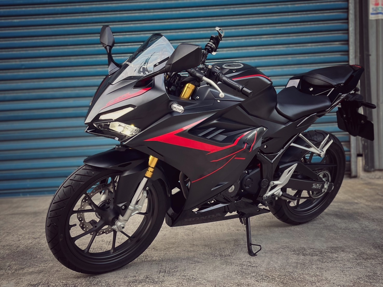 HONDA CBR150R - 中古/二手車出售中 CBR150R 黑色系 一手車 里程保證 小資族二手重機買賣 | 小資族二手重機買賣