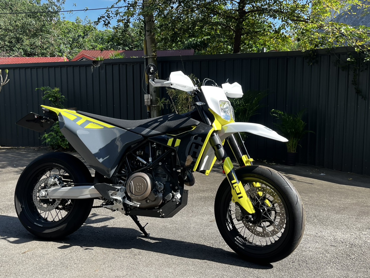 【重車銷售職人-宇軒 (敏傑)】HUSQVARNA 701 SUPERMOTO - 「Webike-摩托車市」 代PO HUSQVARNA 海絲瓜 701 SM 安東公司車 里程 1300 KM