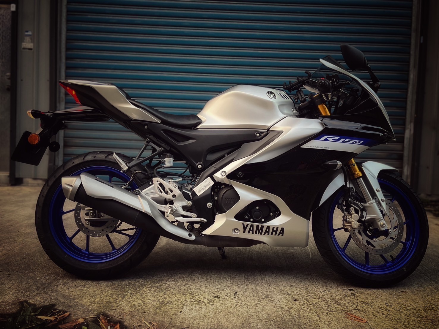 YAMAHA YZF-R15 - 中古/二手車出售中 R15v4M 行車記錄器 手機架 基本改裝 無摔車無事故 小資族二手重機買賣 | 小資族二手重機買賣