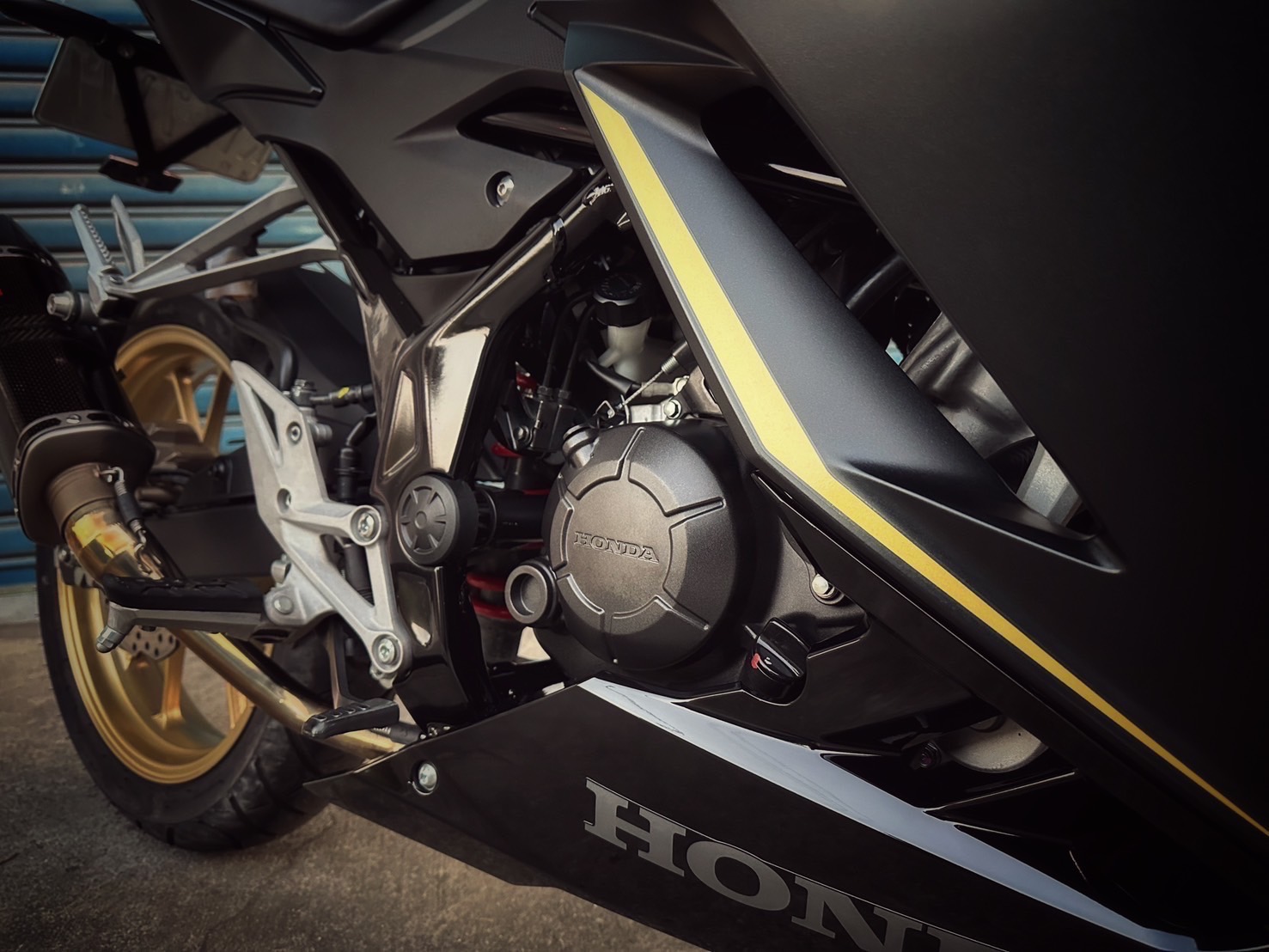 HONDA CBR150R - 中古/二手車出售中 CBR150R 碳蠍管 眾多改裝 無倒無摔 小資族二手重機買賣 | 小資族二手重機買賣