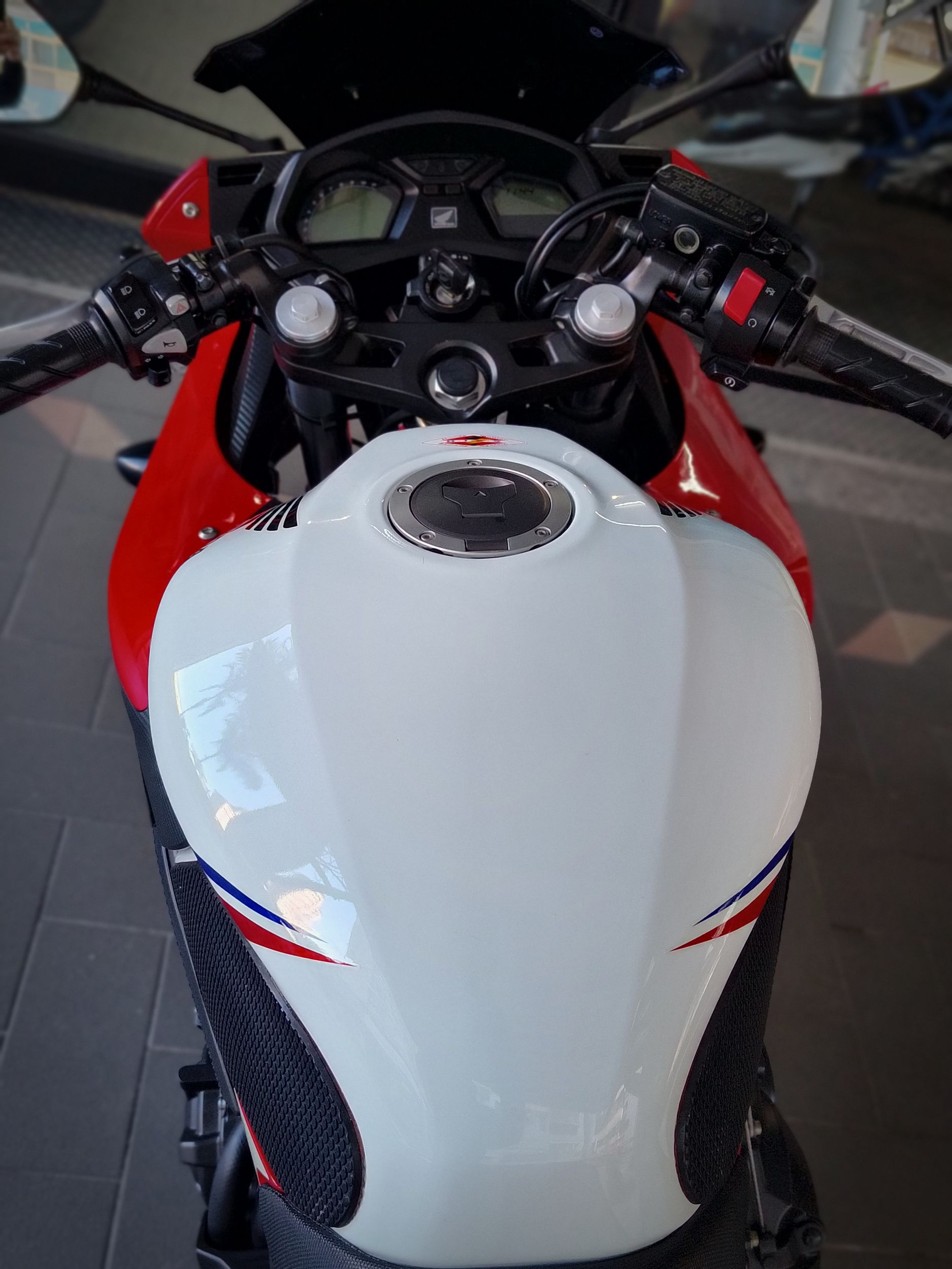 HONDA CBR650F - 中古/二手車出售中 CBR650F ABS 總代理只跑6095km，前後輪剛換全新，車況完美 | 成蘆進口摩托車