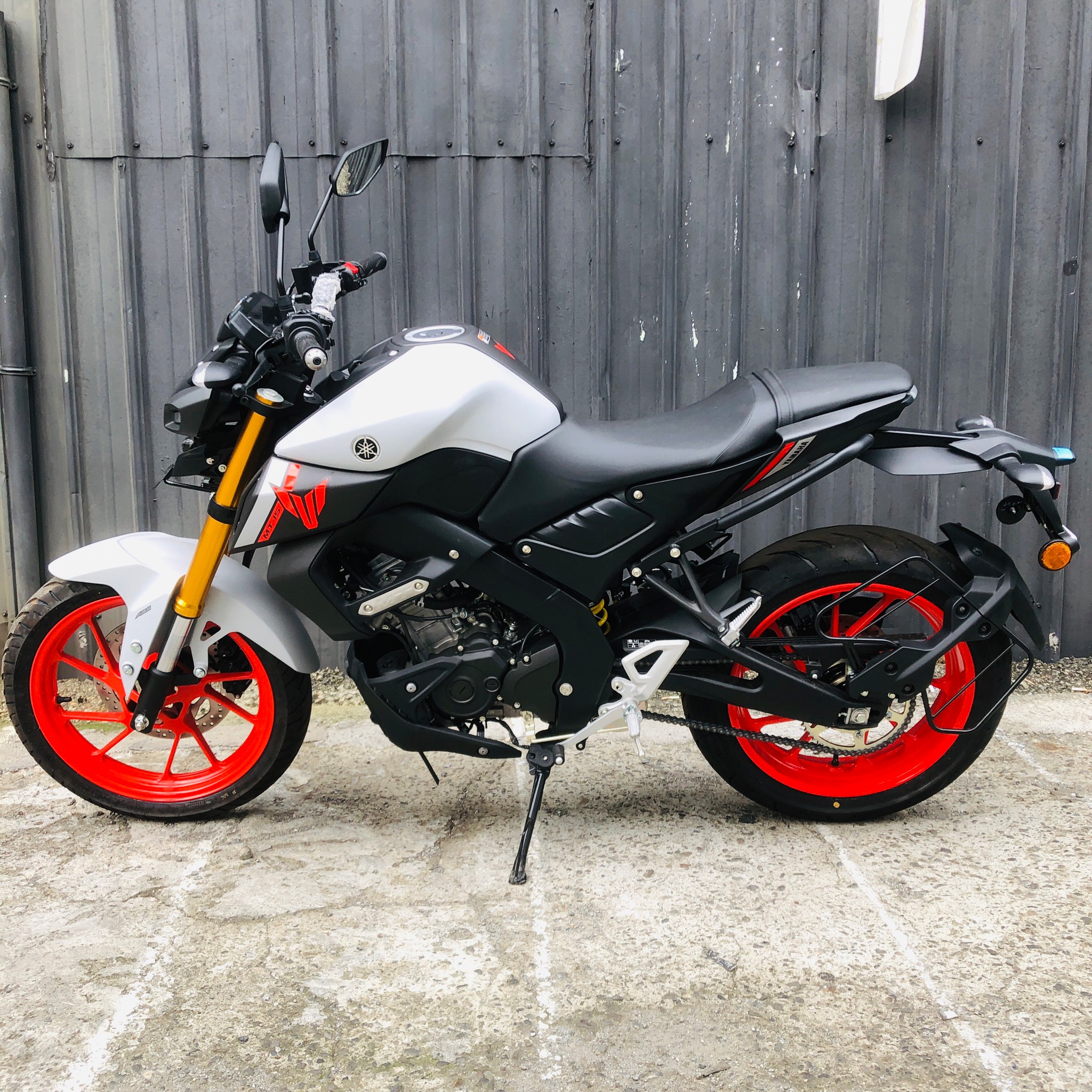 YAMAHA MT-15新車出售中 售 新車 MT15 MT15V2 淺灰色 倒叉+ABS 全新車 未領牌 2022 貿易車 | 飛翔國際