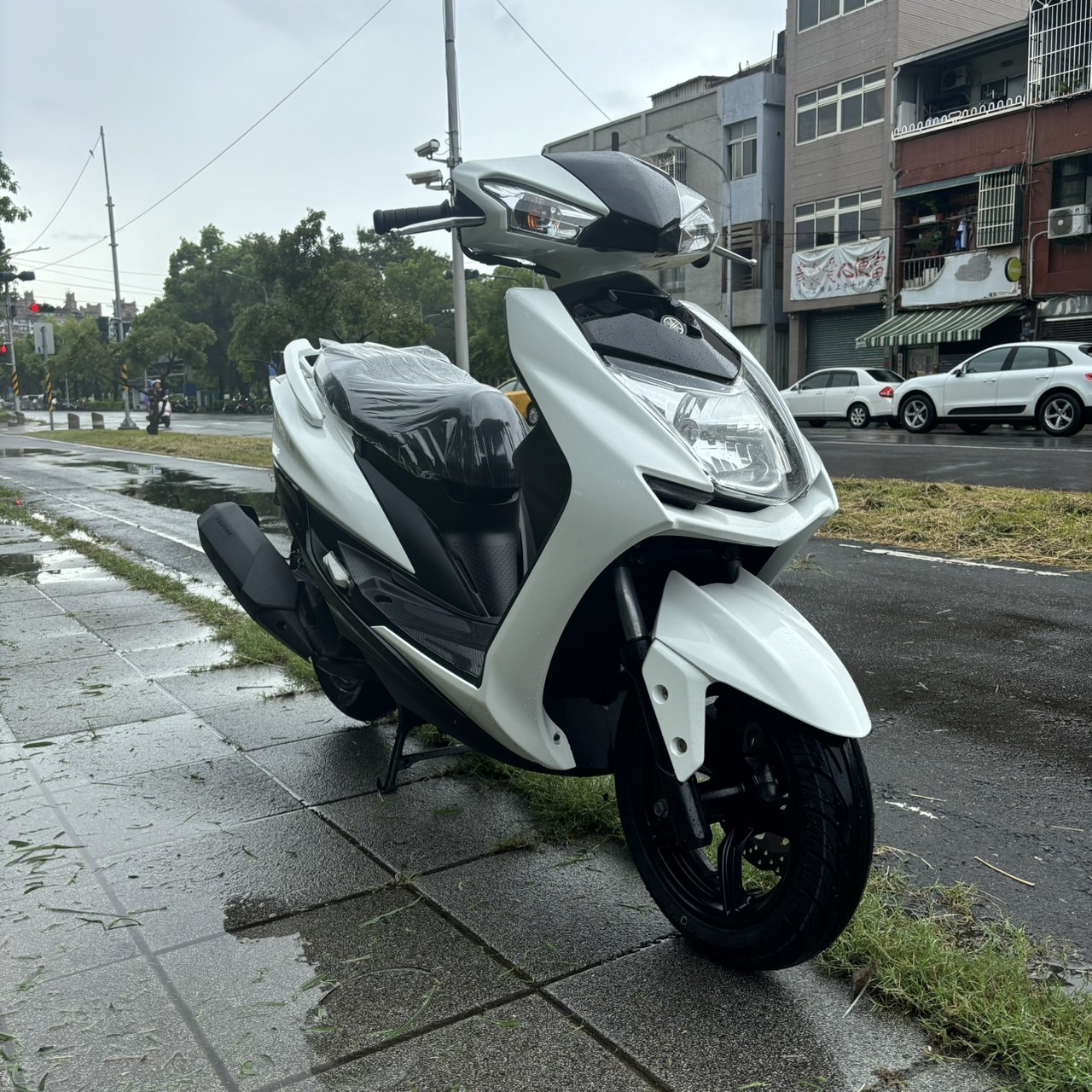 山葉 四代勁戰 - 中古/二手車出售中 【高雄二手機車】2018 山葉 勁戰四代 125 #3665 實車實價/高雄二手機車買賣/便宜售代步車/經濟車 | 貳輪嶼二手機車行-高雄店/中古重機收購/gogoro買賣推薦/線上估價立刻加Line:@motor888 （台南、屏東也有到府收購）