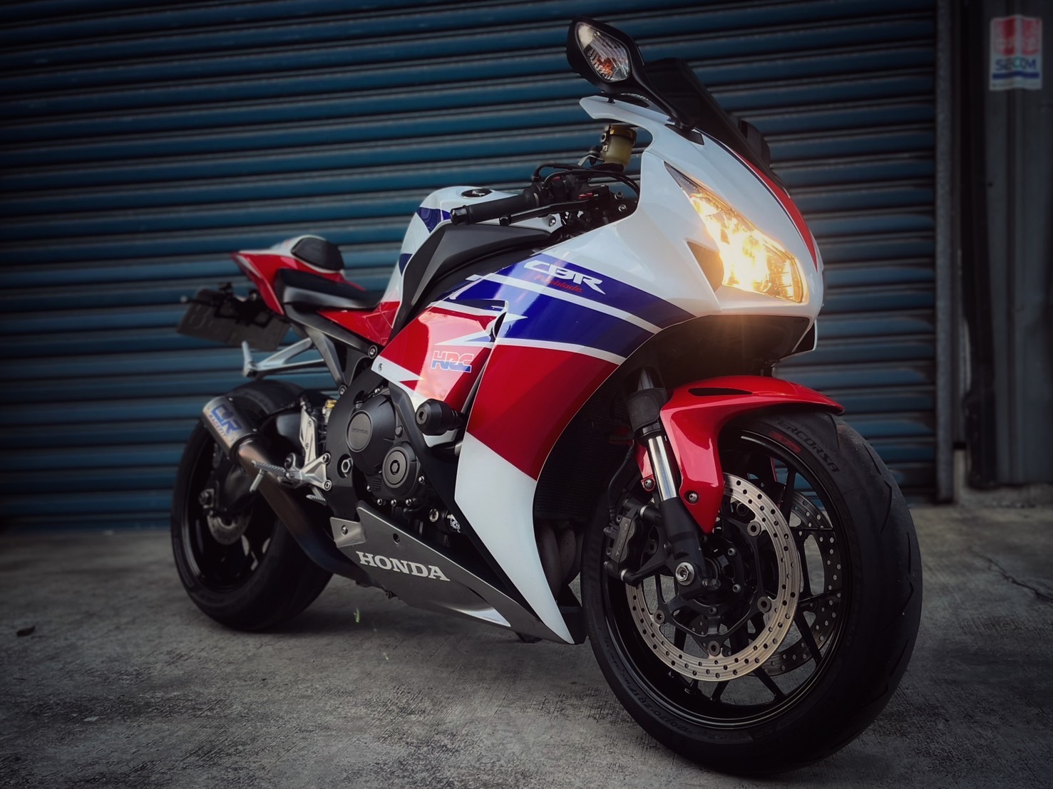 HONDA CBR1000RR Fire Blade - 中古/二手車出售中 CBR1000RR HRC配色 小紅莓排氣管 行車記錄器 眾多改裝 小資族二手重機買賣 | 小資族二手重機買賣