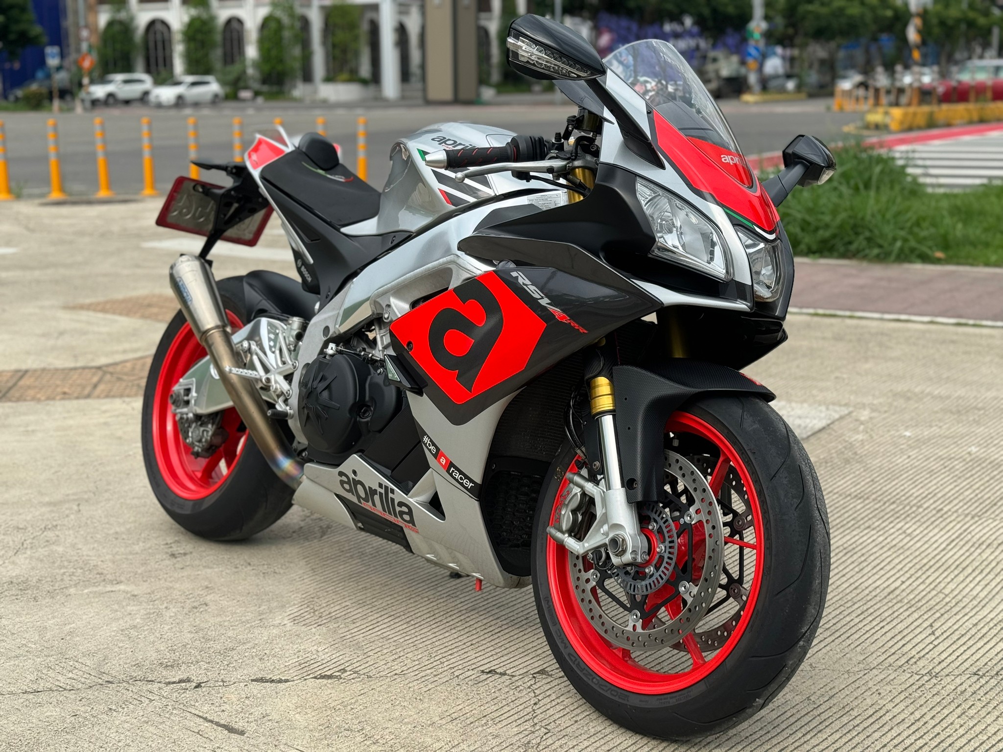 APRILIA RSV4 - 中古/二手車出售中  APRILIA RSV4 RR原廠殼 引擎已整理 | 艾瑞克重機