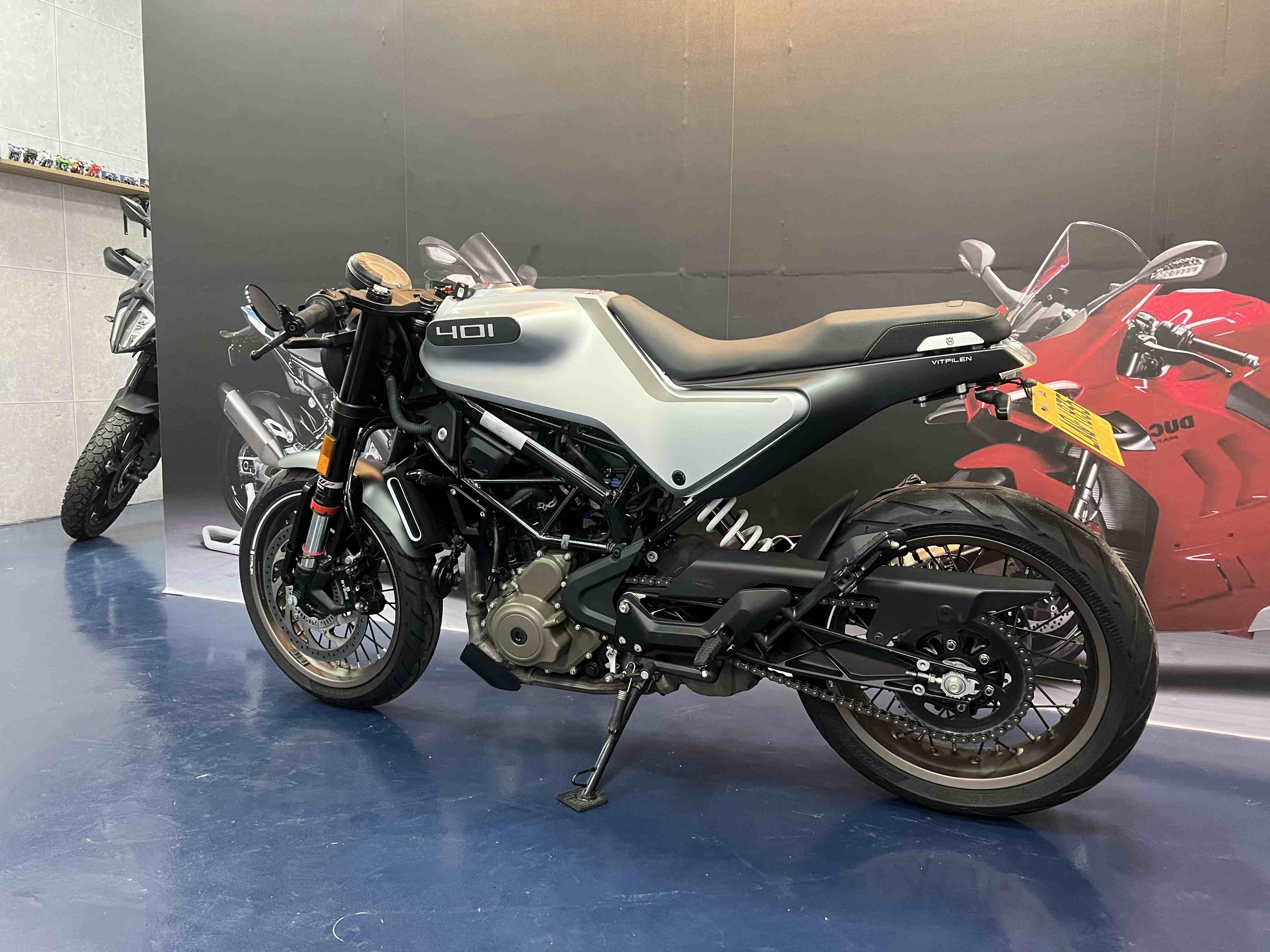 HUSQVARNA VITPILEN 401 - 中古/二手車出售中 2021 Husqvarna Vitpilen 401 ABS 白劍 | 哈斯重機