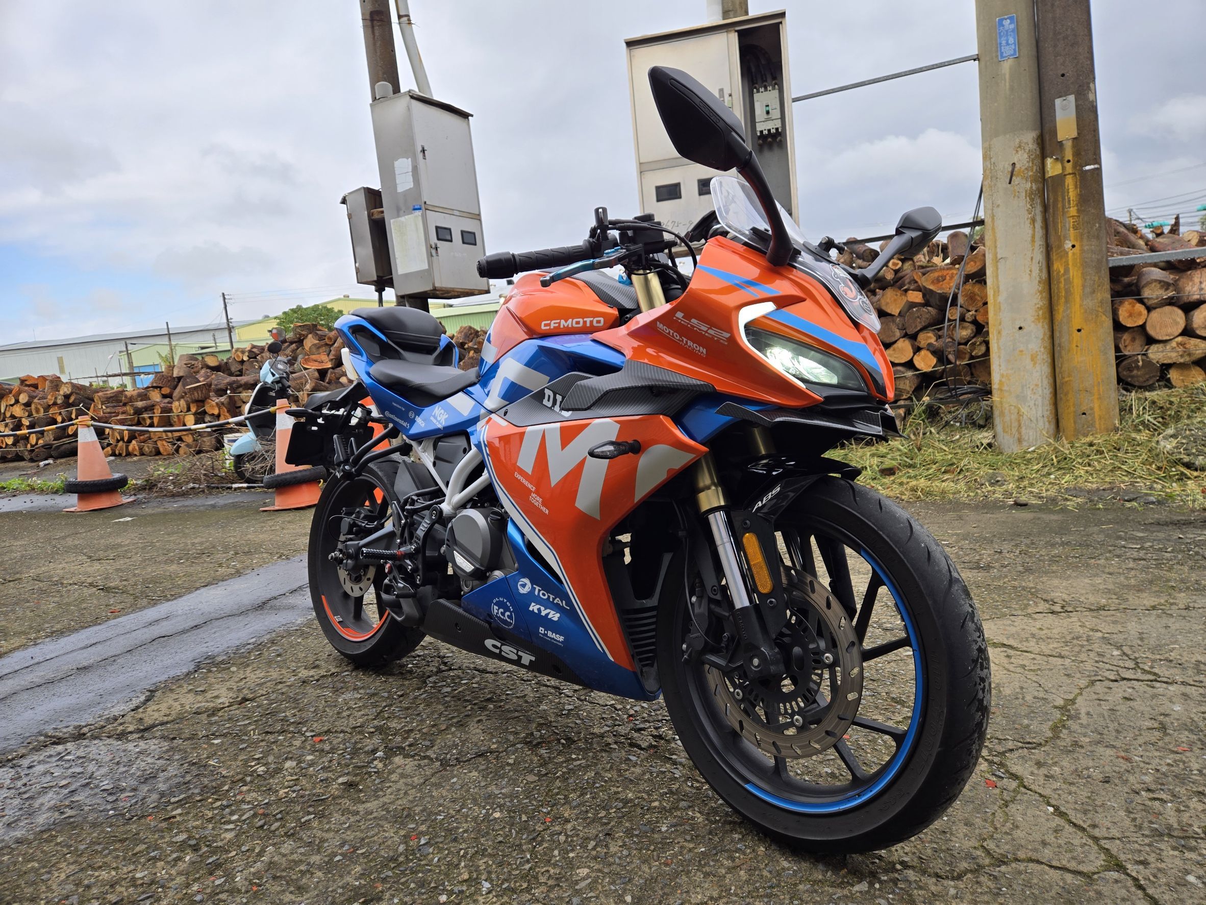 CFMOTO 春風 250SR - 中古/二手車出售中 [出售] 2022年 春風 CFMOTO 250SR | 老爹重機