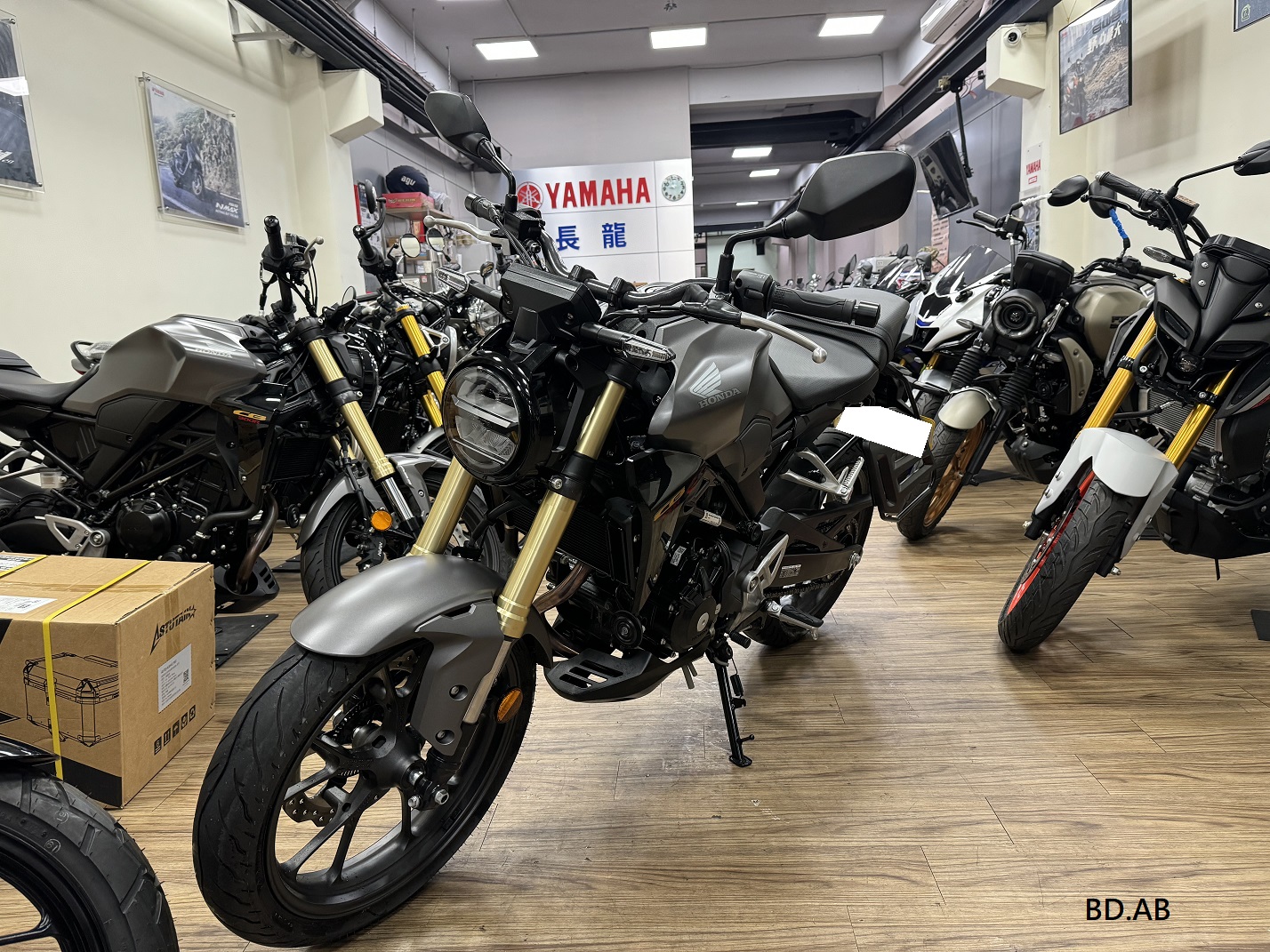 HONDA CB300R - 中古/二手車出售中 【新竹長龍車業】HONDA 本田 2024 CB300R 全新 領牌落地車 | 新竹長龍車業行