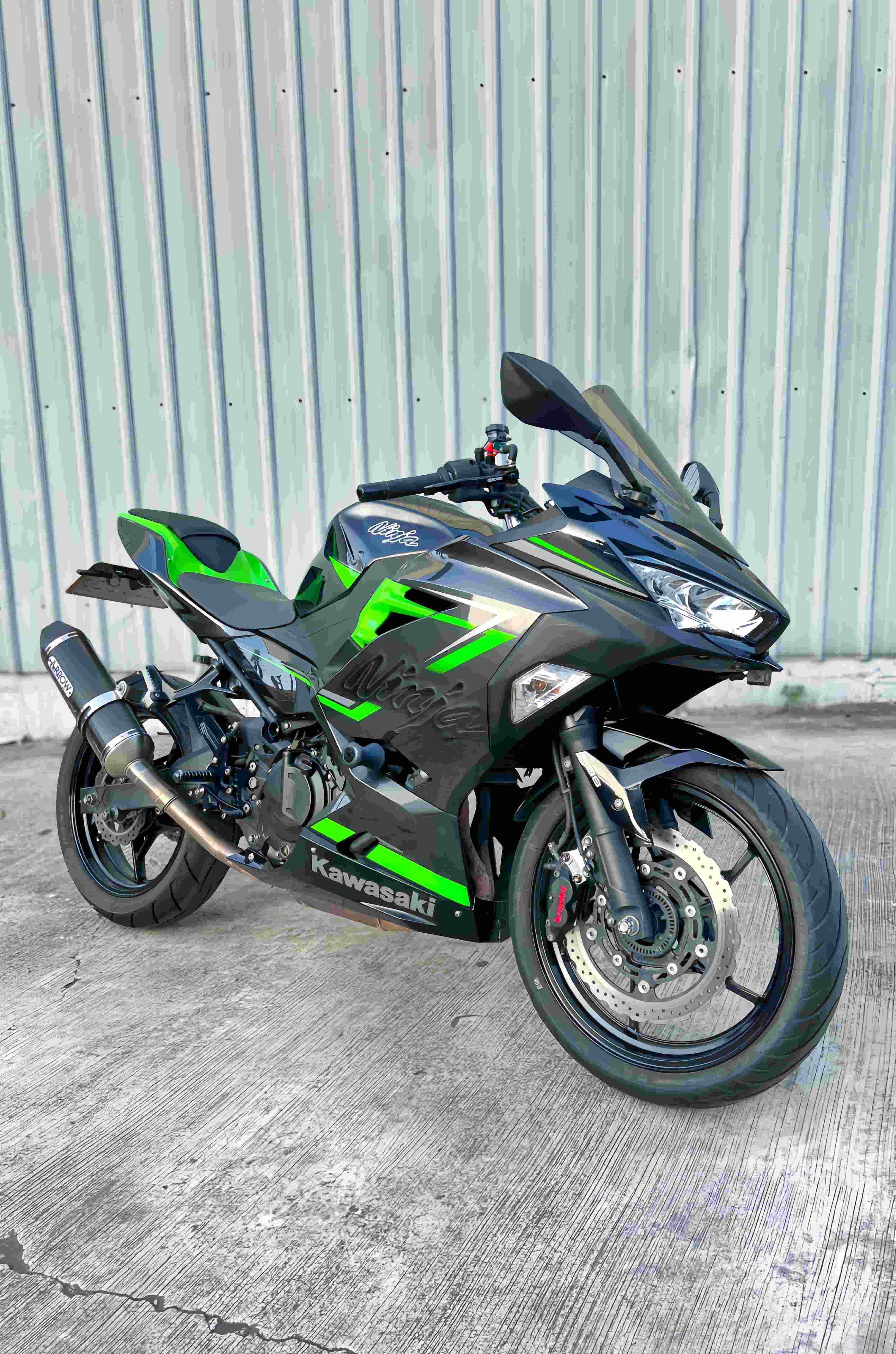 KAWASAKI NINJA400 - 中古/二手車出售中 2019年 NINJA400 黑色系 多樣改裝 買回去直接騎 | 阿宏大型重機買賣