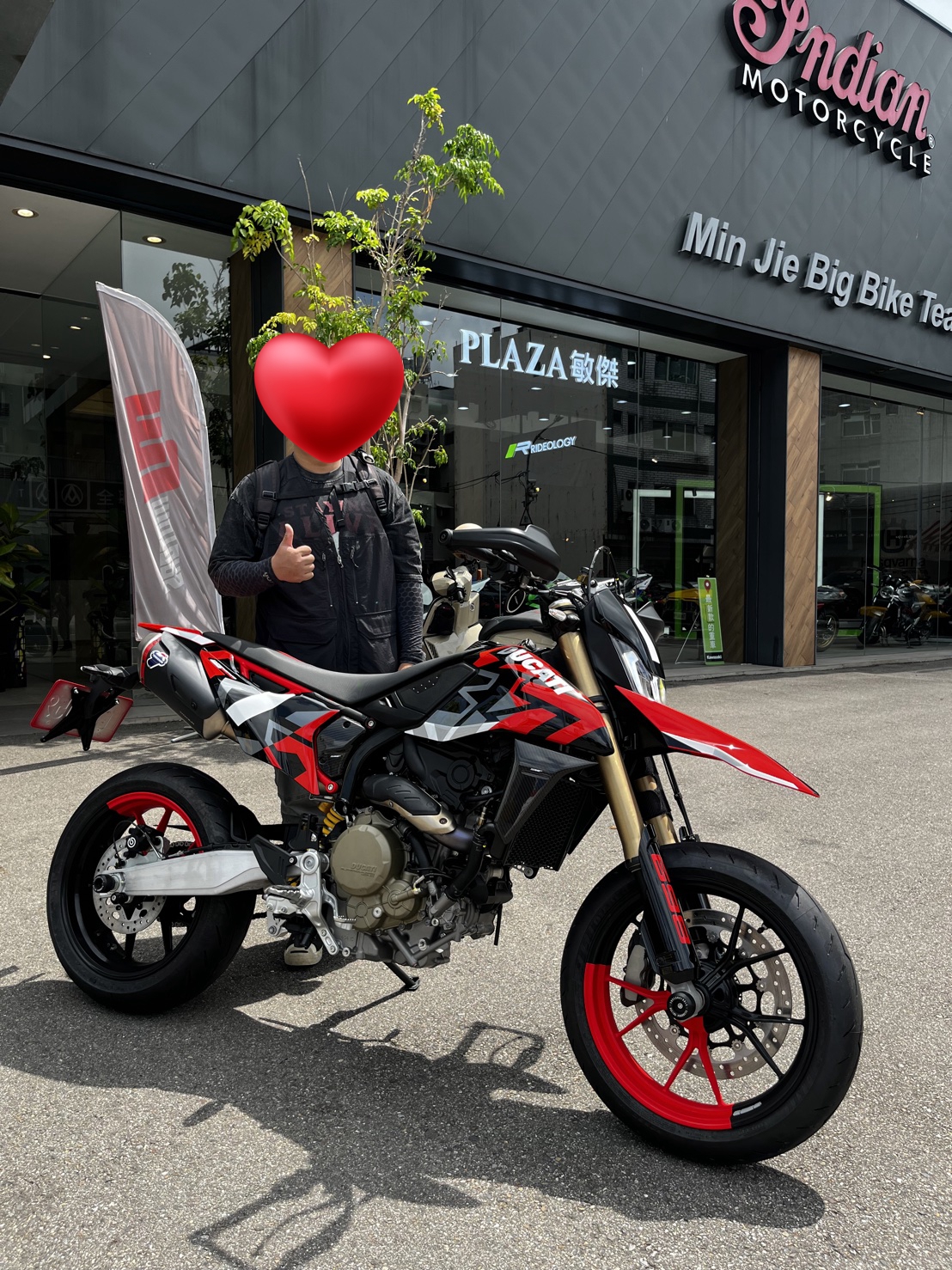 DUCATI HYPERMOTARD MONO RVE新車出售中 【敏傑宇軒】賀交車 朱帥哥 DUCATI Hypermotard 698 mono RVE 總代理公司車 | 重車銷售職人-宇軒 (敏傑)