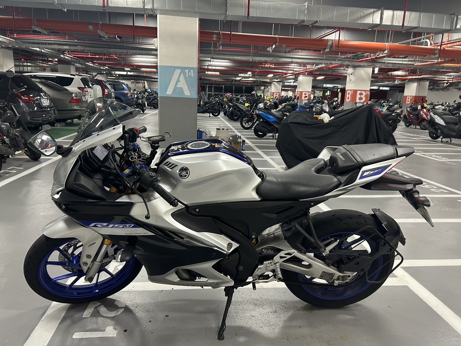 YAMAHA YZF-R15 - 中古/二手車出售中 YAMAHA YZF-R15v4 2022  中古車 日常損耗 無事故 有改 車主很愛惜勤保養 | 個人自售