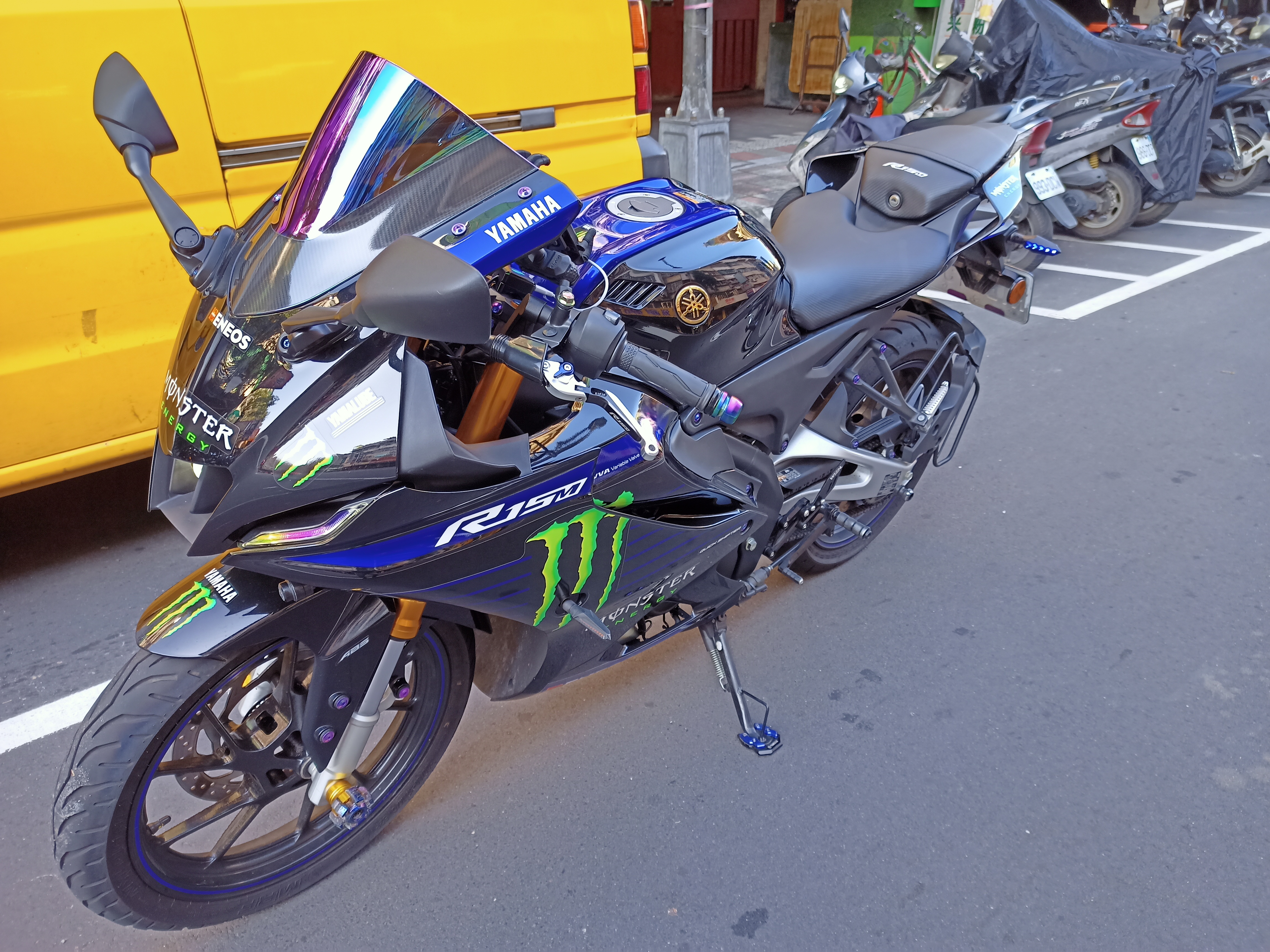 YAMAHA YZF-R15 - 中古/二手車出售中  ［車輛名稱］YZF-R15m［車輛顏色］GP魔爪［車輛年份］2022［行駛里程］3400+［所在地區］新北［出售金額］95000(可議價) ［交易方式］希望儘量面交為主 安全你我改裝內容：大黃蜂行車記錄器八爪手機架方向燈欣炫腳踏後移幾乎全車鈦螺絲 | 個人自售