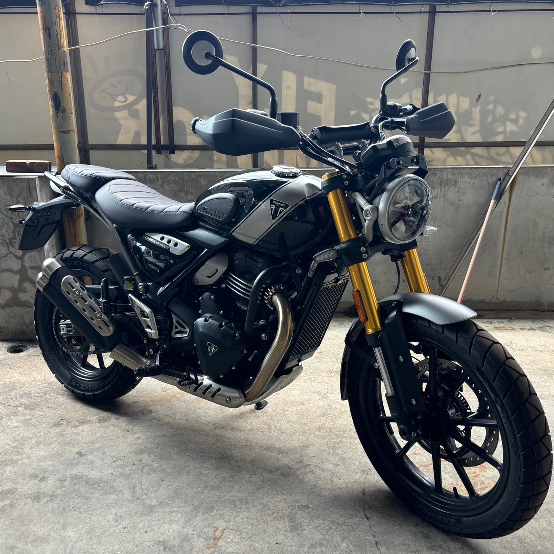 TRIUMPH 400X新車出售中 售 2024 新車 凱旋 Scrambler 400X 街車 X400 #凱旋400 雙出排氣管 | 飛翔國際