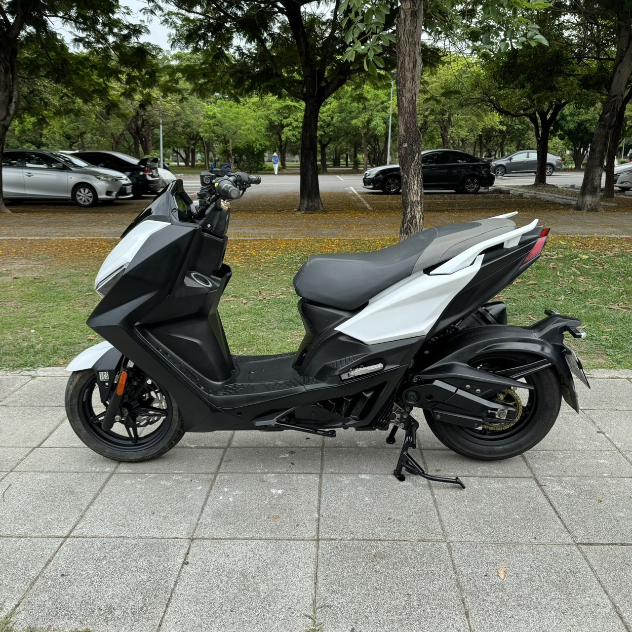 光陽 KRV - 中古/二手車出售中 【高雄二手機車】2023 光陽 KRV MOTO 180(鏈條) #9969  實車實價/高雄二手機車買賣/便宜售代步車/經濟車 | 貳輪嶼二手機車行-高雄店/中古重機收購/gogoro買賣推薦/線上估價立刻加Line:@motor888 （台南、屏東也有到府收購）