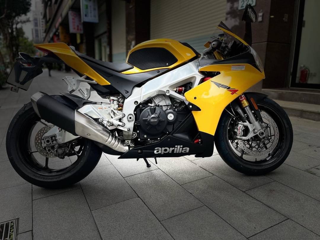 APRILIA RSV4 - 中古/二手車出售中 超多改裝 原廠殼 里程保證 | 小資族二手重機買賣