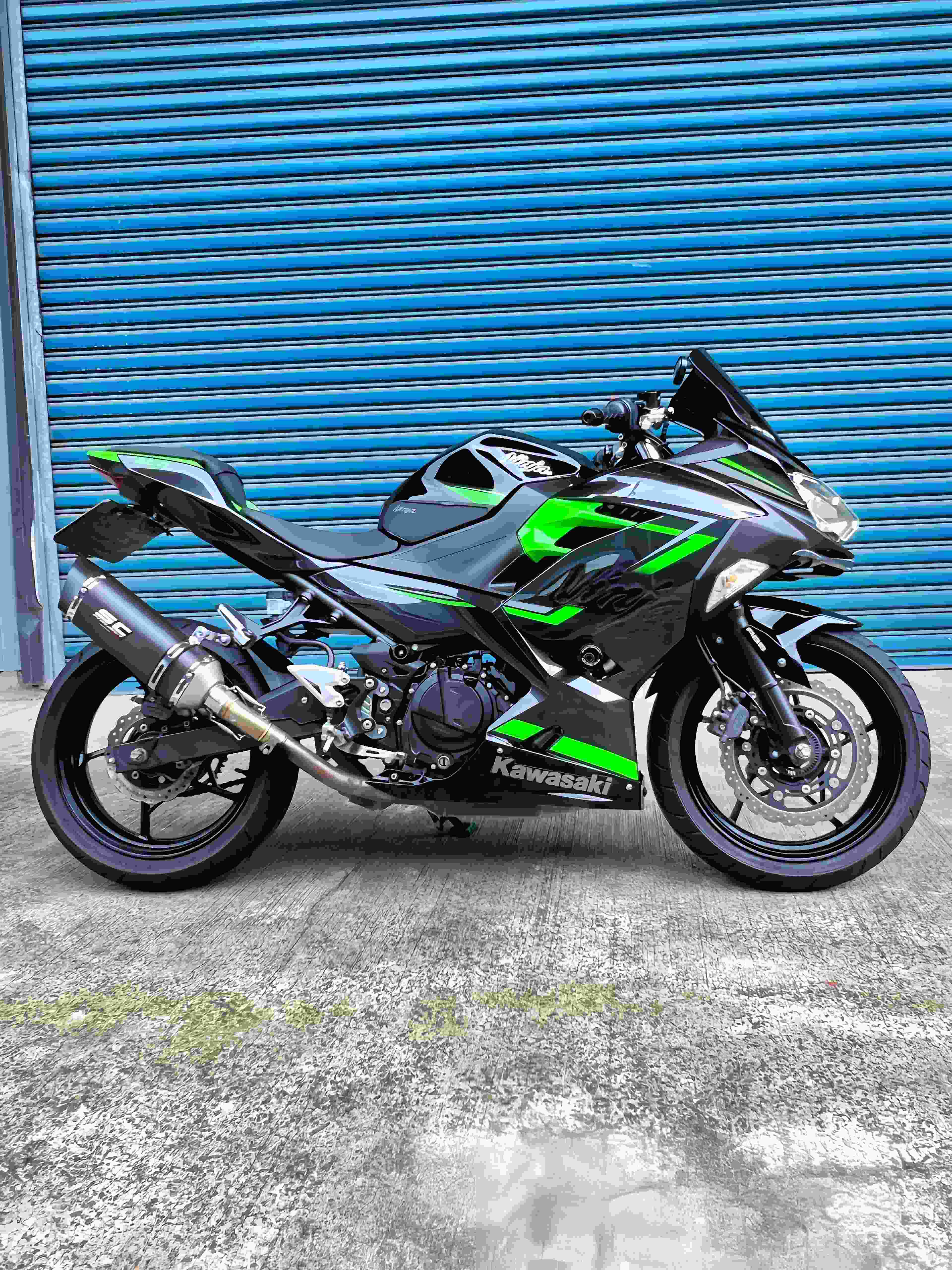 KAWASAKI NINJA400 - 中古/二手車出售中 2020年 NINJA400 稀有黑色系 SC排氣管 多樣改裝 | 阿宏大型重機買賣