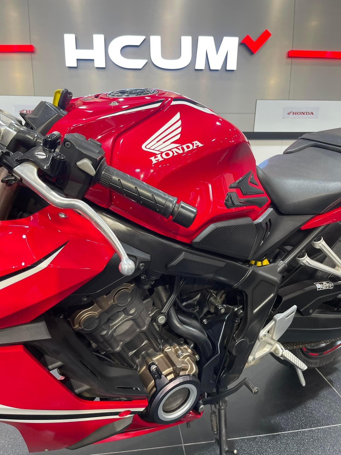 HONDA CBR650R - 中古/二手車出售中 CBR650R 出廠年份：2019 領牌年份：2019.04 行駛里程：6846公里 車輛所在：新北市中和區 | 個人自售