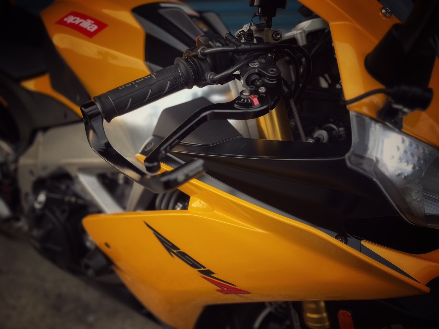 APRILIA RSV4 R APRC ABS - 中古/二手車出售中 RSV4 R SC排氣管 眾多改裝 無摔車無事故 小資族二手重機買賣 | 小資族二手重機買賣