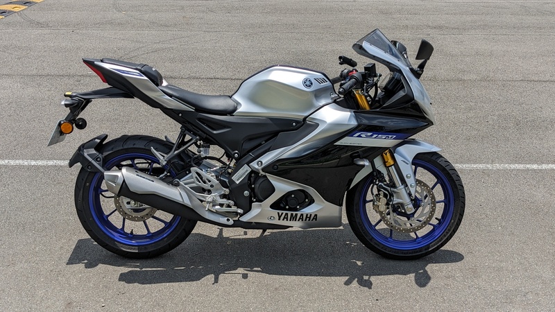 YAMAHA YZF-R15 - 中古/二手車出售中 全車原廠，無倒無摔外觀全新，歡迎聯絡聊聊 ，價格可再議。 | 個人自售