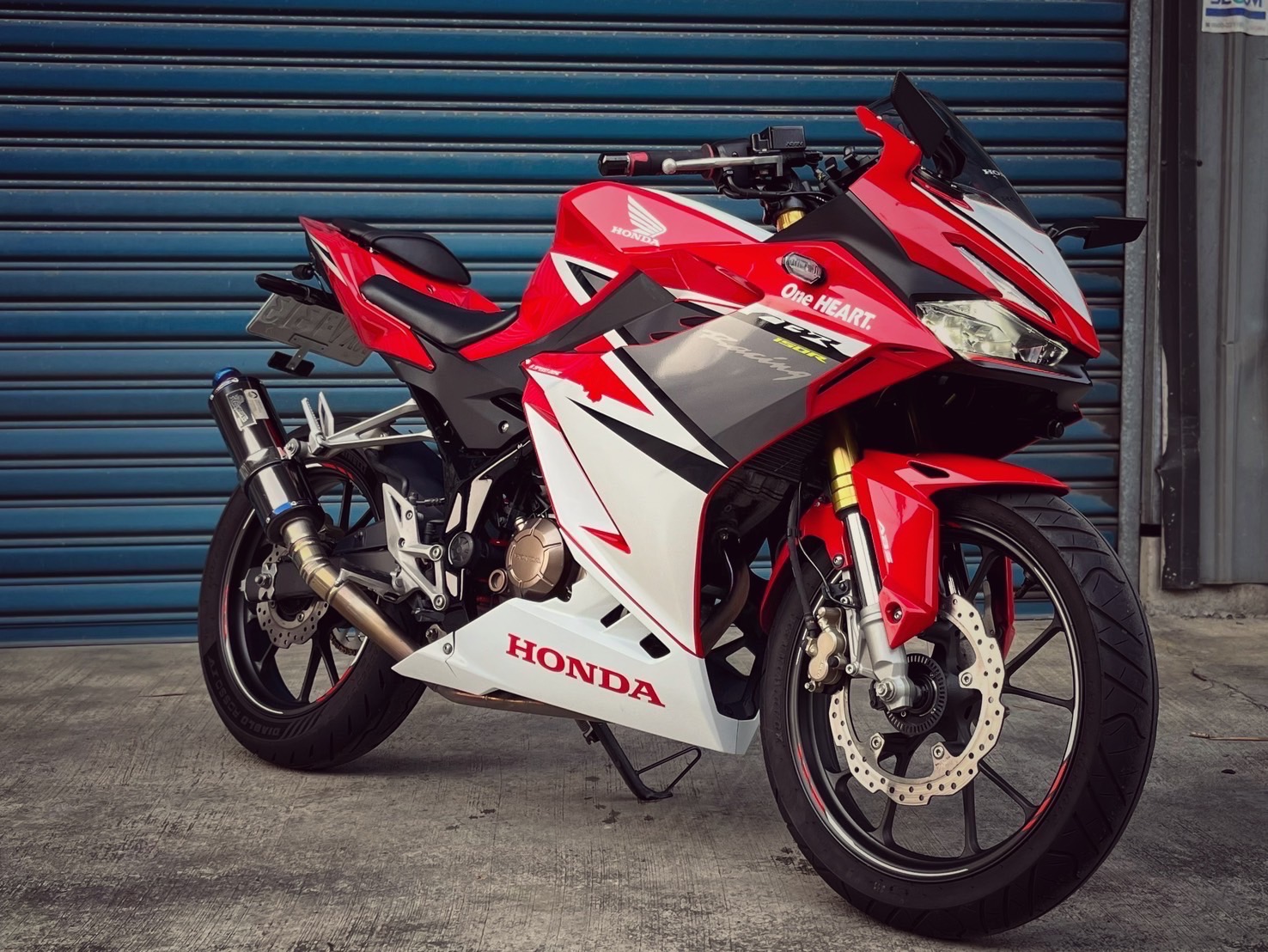 HONDA CBR150R - 中古/二手車出售中 歹徒合格排氣管 行車記錄器 無摔車無事故 小資族二手重機買賣 | 小資族二手重機買賣