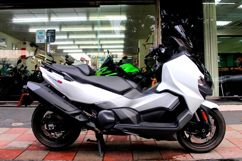 【個人自售】三陽 MAXSYM TL - 「Webike-摩托車市」 SYM Maxsym TL售價32.8萬元　安全配備滿載外加動力強化12%！