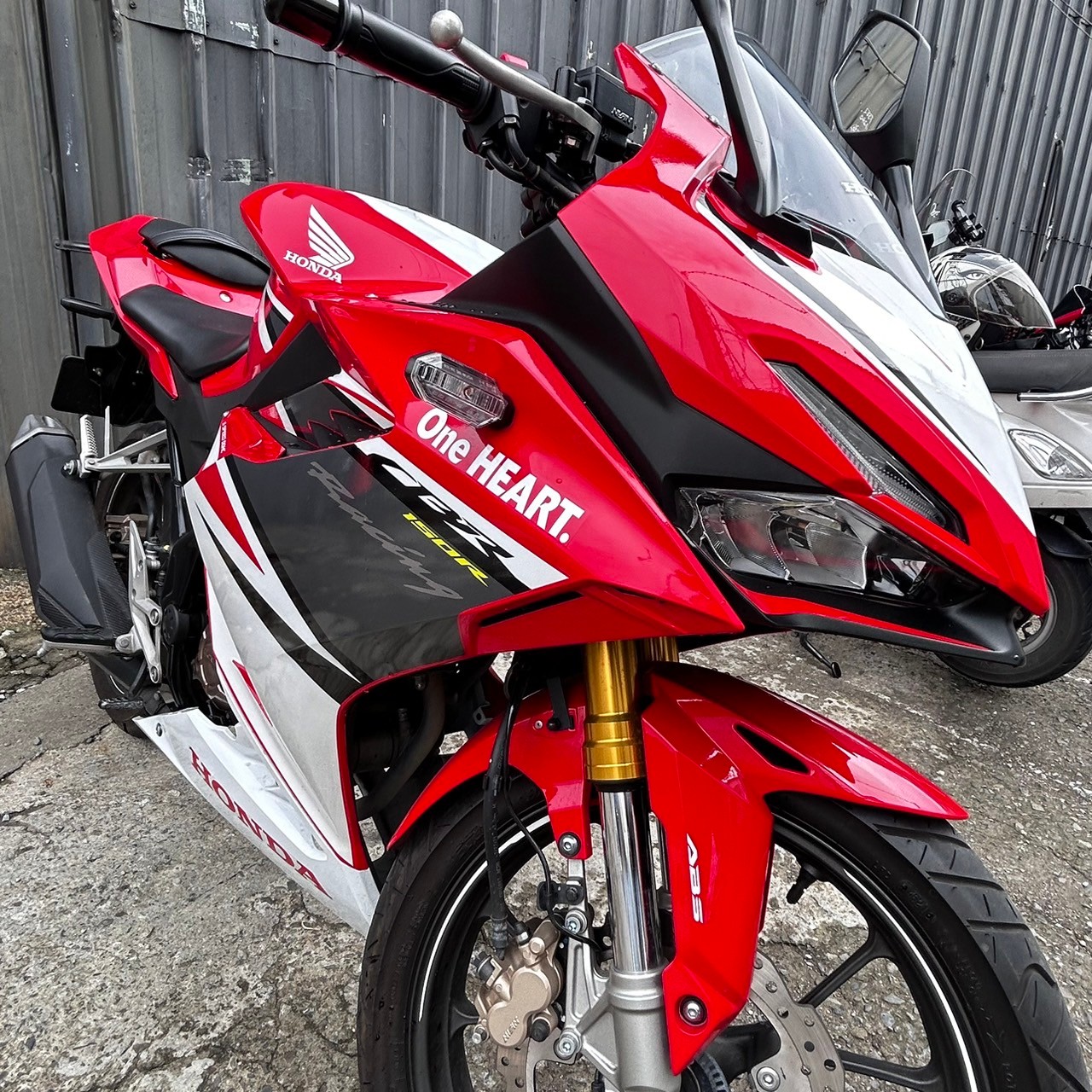 HONDA CBR150R - 中古/二手車出售中 售 美車一台 CBR150R 仿賽 白牌仿賽 | 飛翔國際