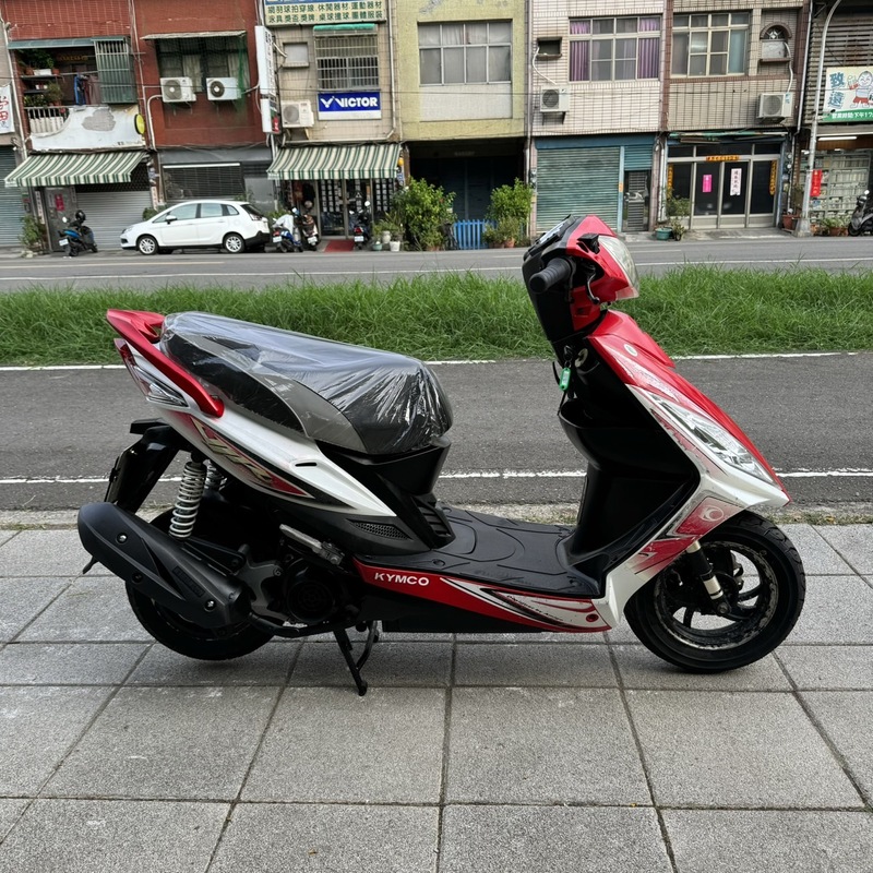 光陽 VJR110 - 中古/二手車出售中 【高雄二手機車】2014 光陽 VJR 110 #965 實車實價/高雄二手機車買賣/便宜售代步車/經濟車 | 貳輪嶼二手機車行-高雄店/中古重機收購/gogoro買賣推薦/線上估價立刻加Line:@motor888 （台南、屏東也有到府收購）