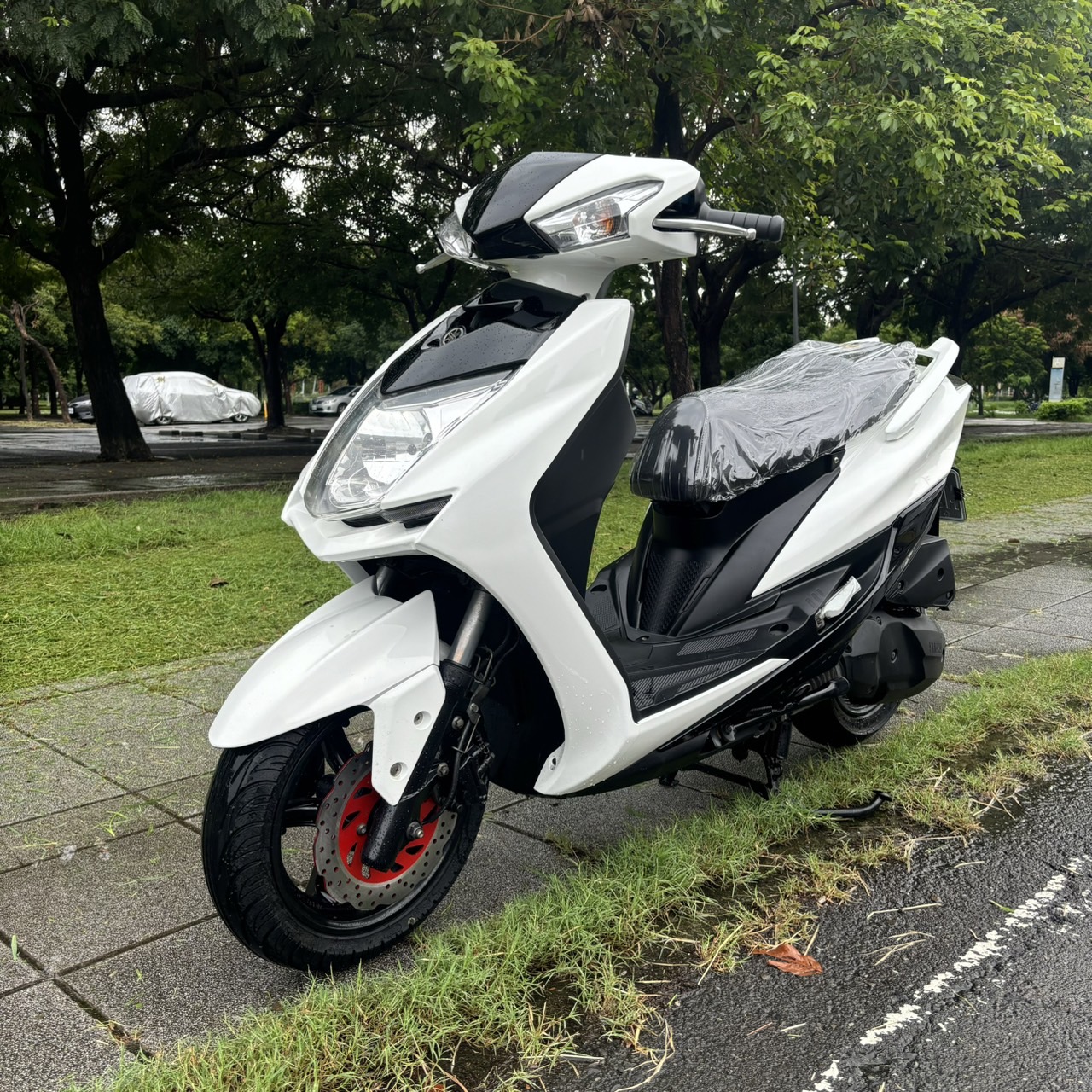 山葉 四代勁戰 - 中古/二手車出售中 【高雄二手機車】2018 山葉 勁戰四代 125 #3665 實車實價/高雄二手機車買賣/便宜售代步車/經濟車 | 貳輪嶼二手機車行-高雄店/中古重機收購/gogoro買賣推薦/線上估價立刻加Line:@motor888 （台南、屏東也有到府收購）