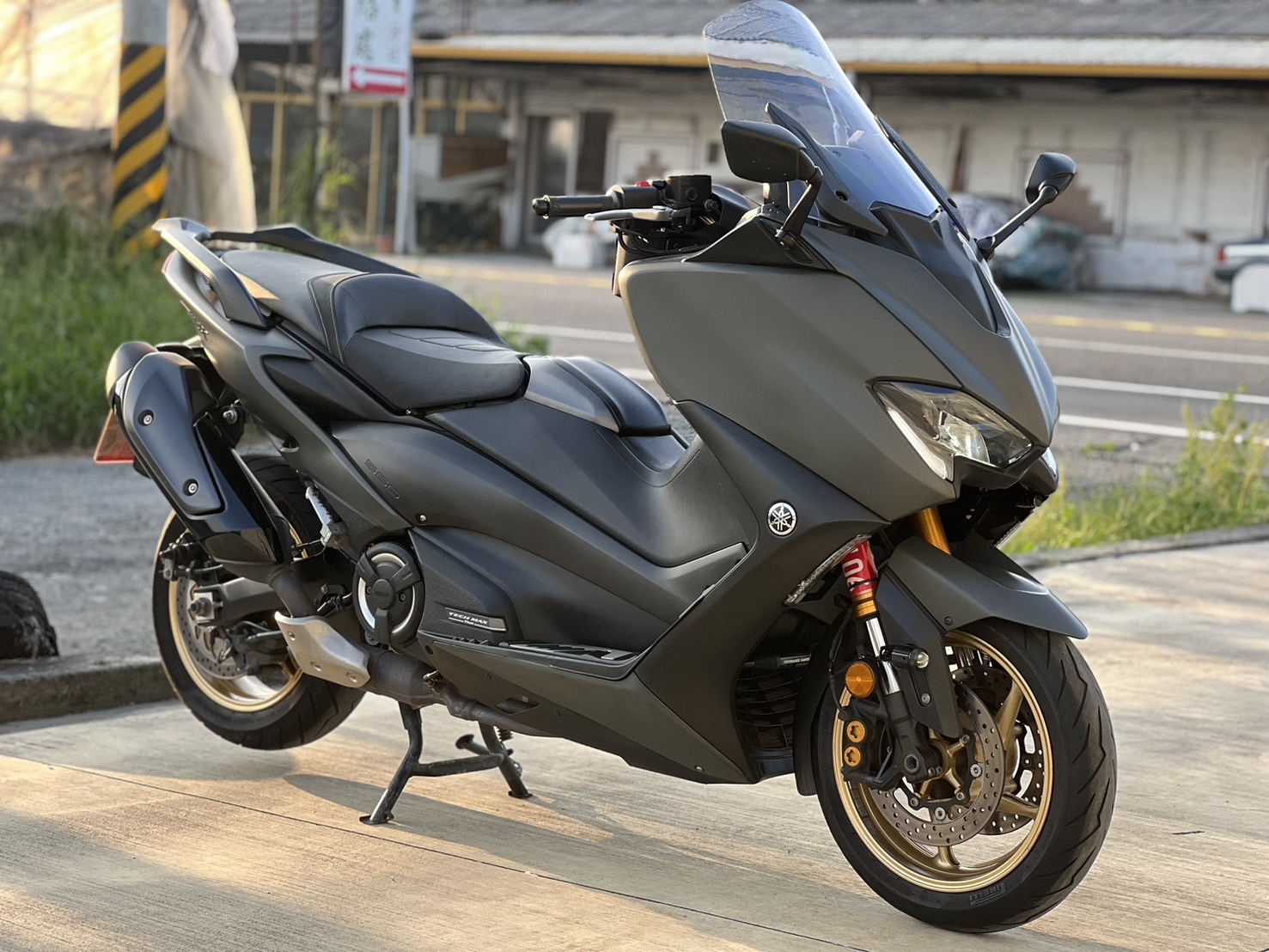 YAMAHA TMAX560 - 中古/二手車出售中 TMAX 560(歐老師 霧燈） | YSP 建興車業