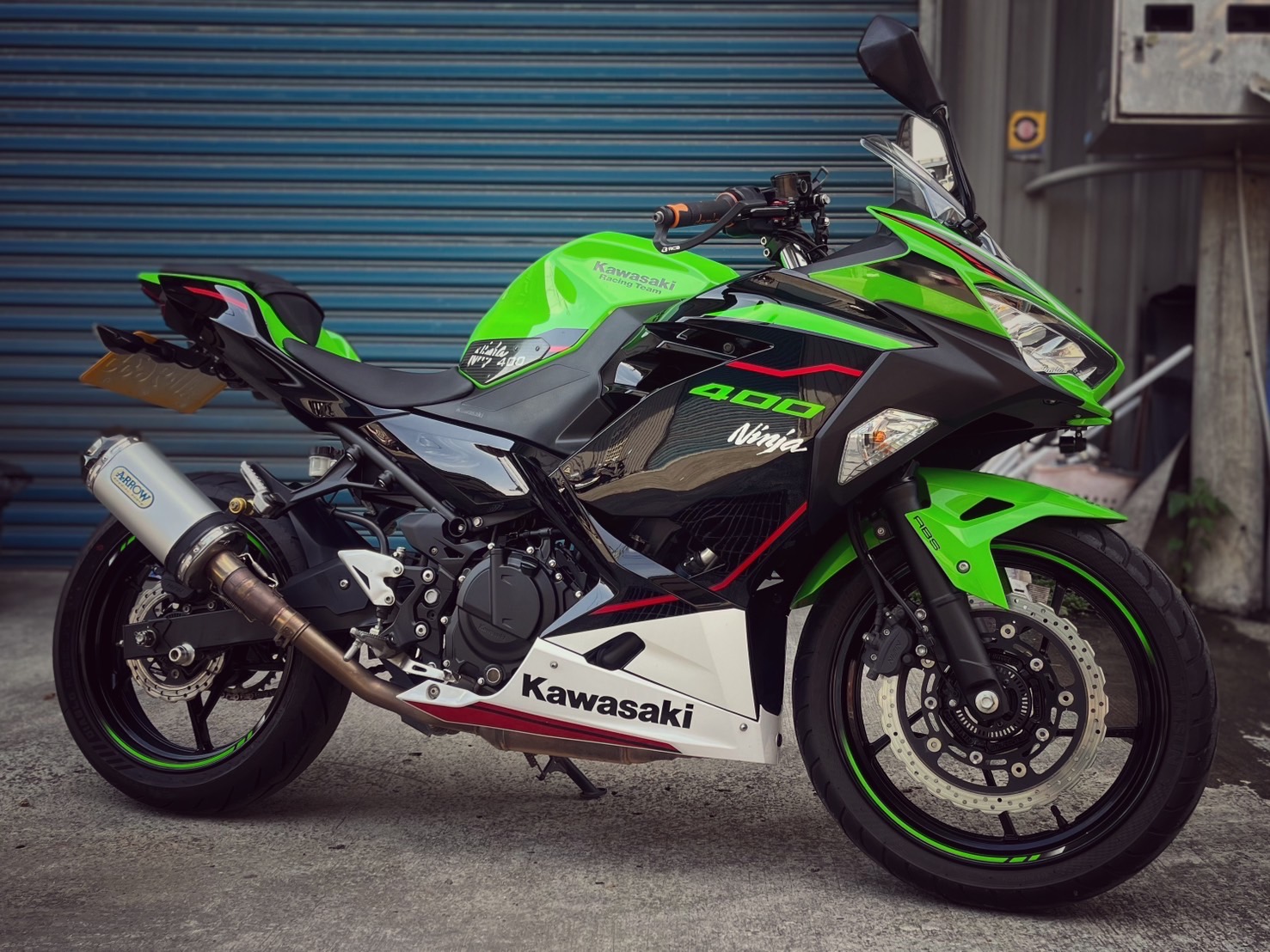 KAWASAKI NINJA400 - 中古/二手車出售中 改裝排氣管 行車記錄器 眾多改裝 小資族二手重機買賣 | 小資族二手重機買賣