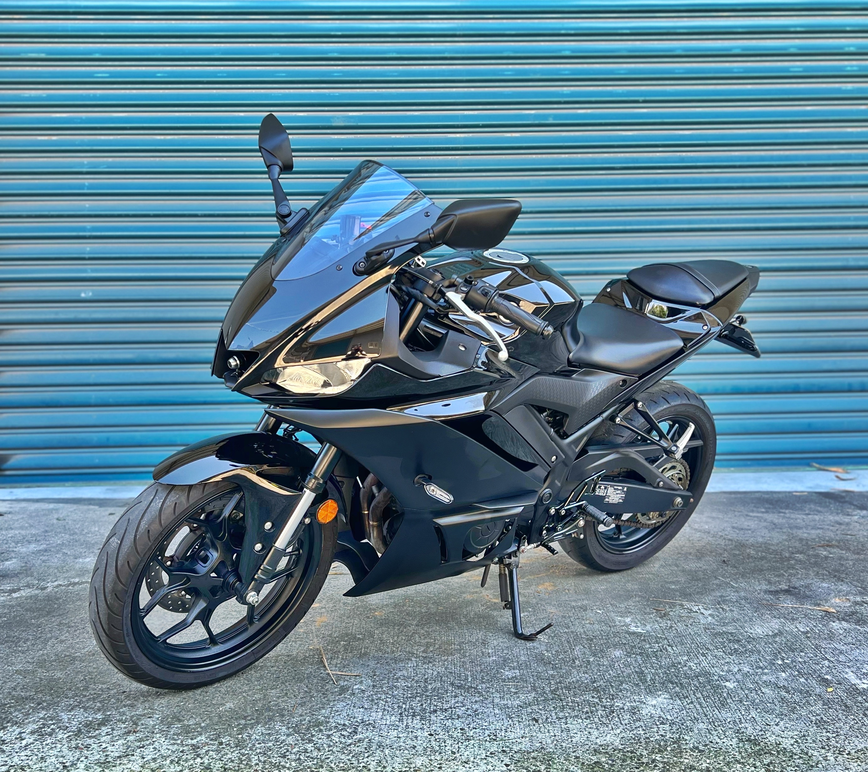 YAMAHA YZF-R3 - 中古/二手車出售中 2022年 R3 全段碳蠍管 短牌架 前後行車紀錄器 稀有黑色系 阿宏大型重機買賣 | 阿宏大型重機買賣