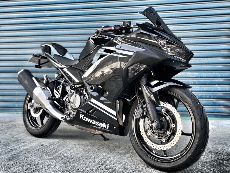 KAWASAKI NINJA400 - 中古/二手車出售中 輕量化三角台 腳踏後移 視覺改裝 無摔無事故小資族二手重機買賣 | 小資族二手重機買賣