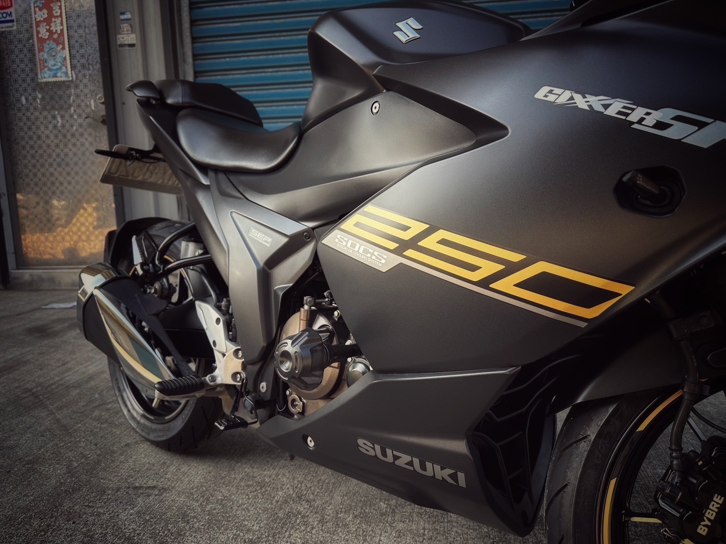 SUZUKI GIXXER 250 SF - 中古/二手車出售中 Gixxer 250SF 黑色系 基本改裝 無摔車無事故 小資族二手重機買賣 | 小資族二手重機買賣