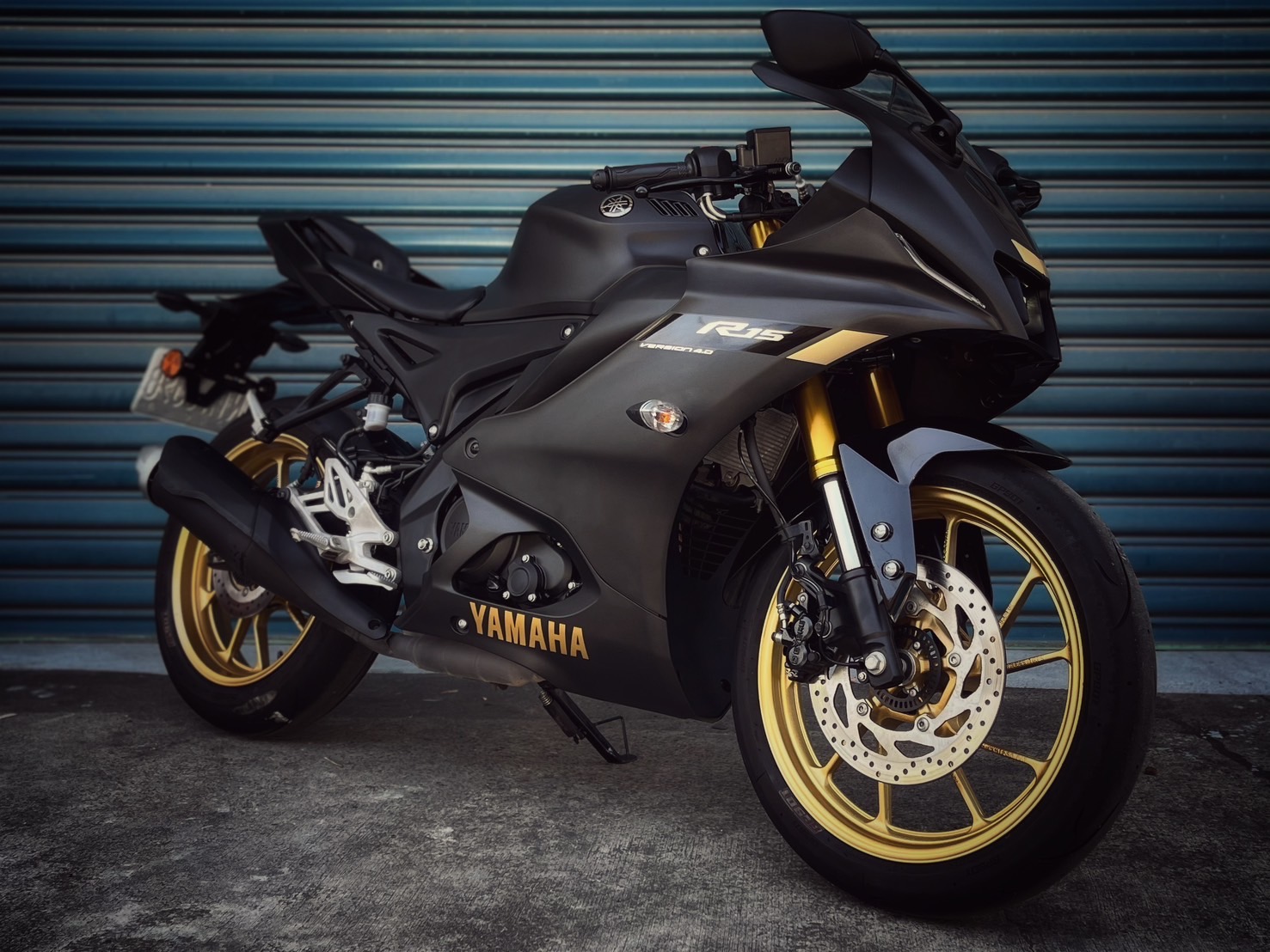 YAMAHA YZF-R15 - 中古/二手車出售中 R15v4 黑金配色 一手車 無摔車無事故 小資族二手重機買賣 | 小資族二手重機買賣